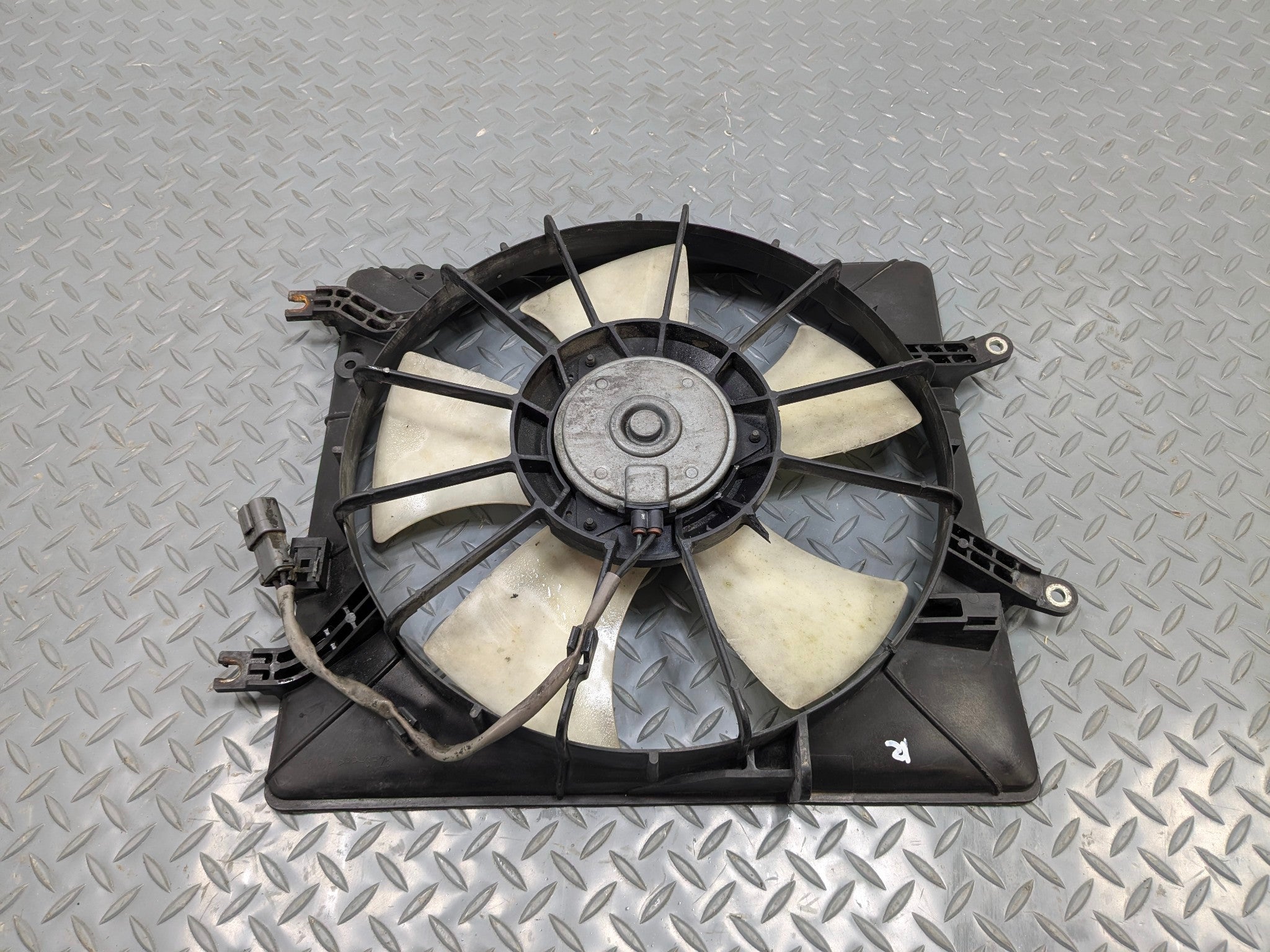 2004 - 2008 OEM ACURA TL RIGHT SIDE RADIATOR ENGINE COOLING FAN MOTOR ASSEMBLY