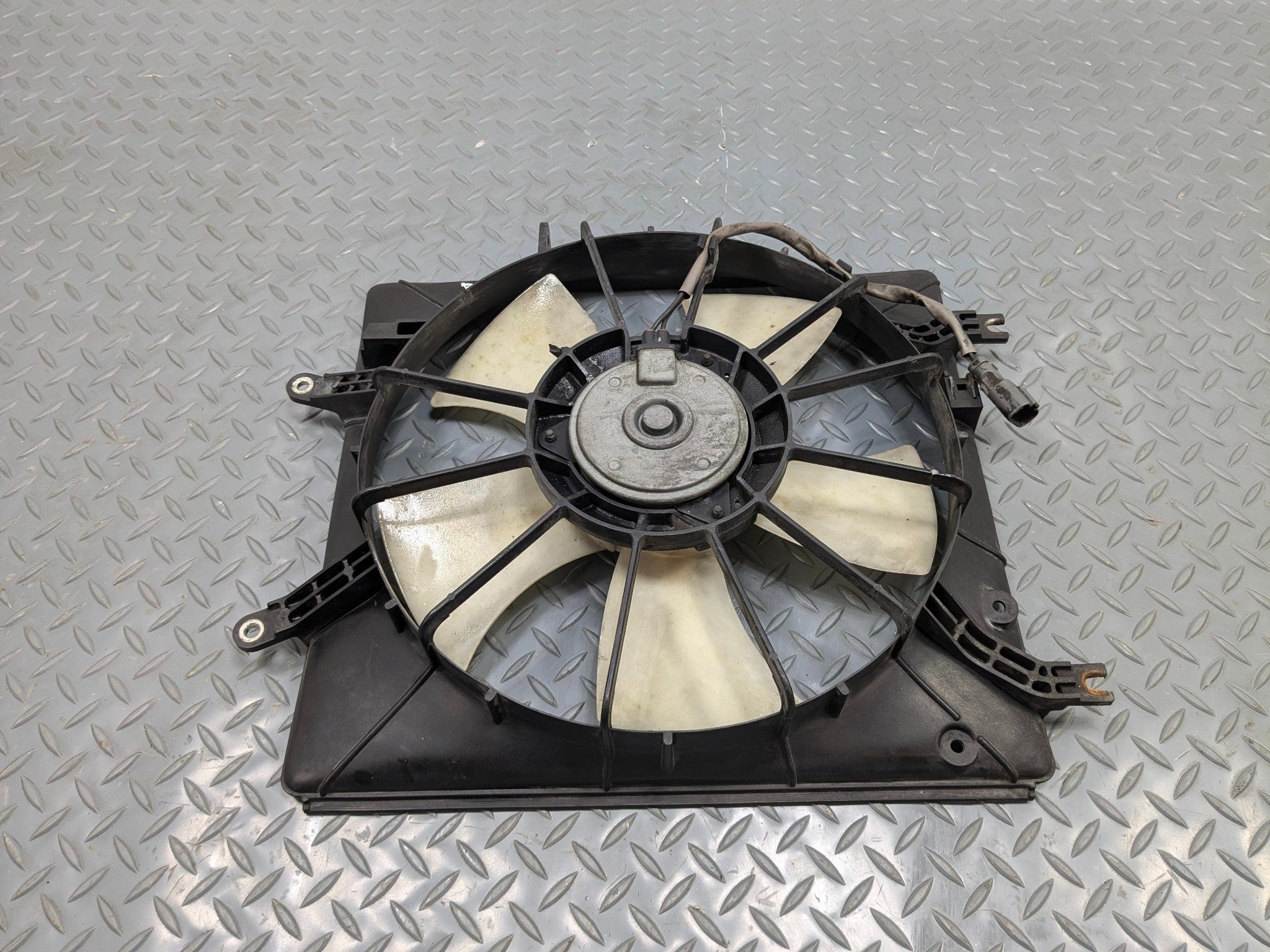 2004 - 2008 OEM ACURA TL RIGHT SIDE RADIATOR ENGINE COOLING FAN MOTOR ASSEMBLY
