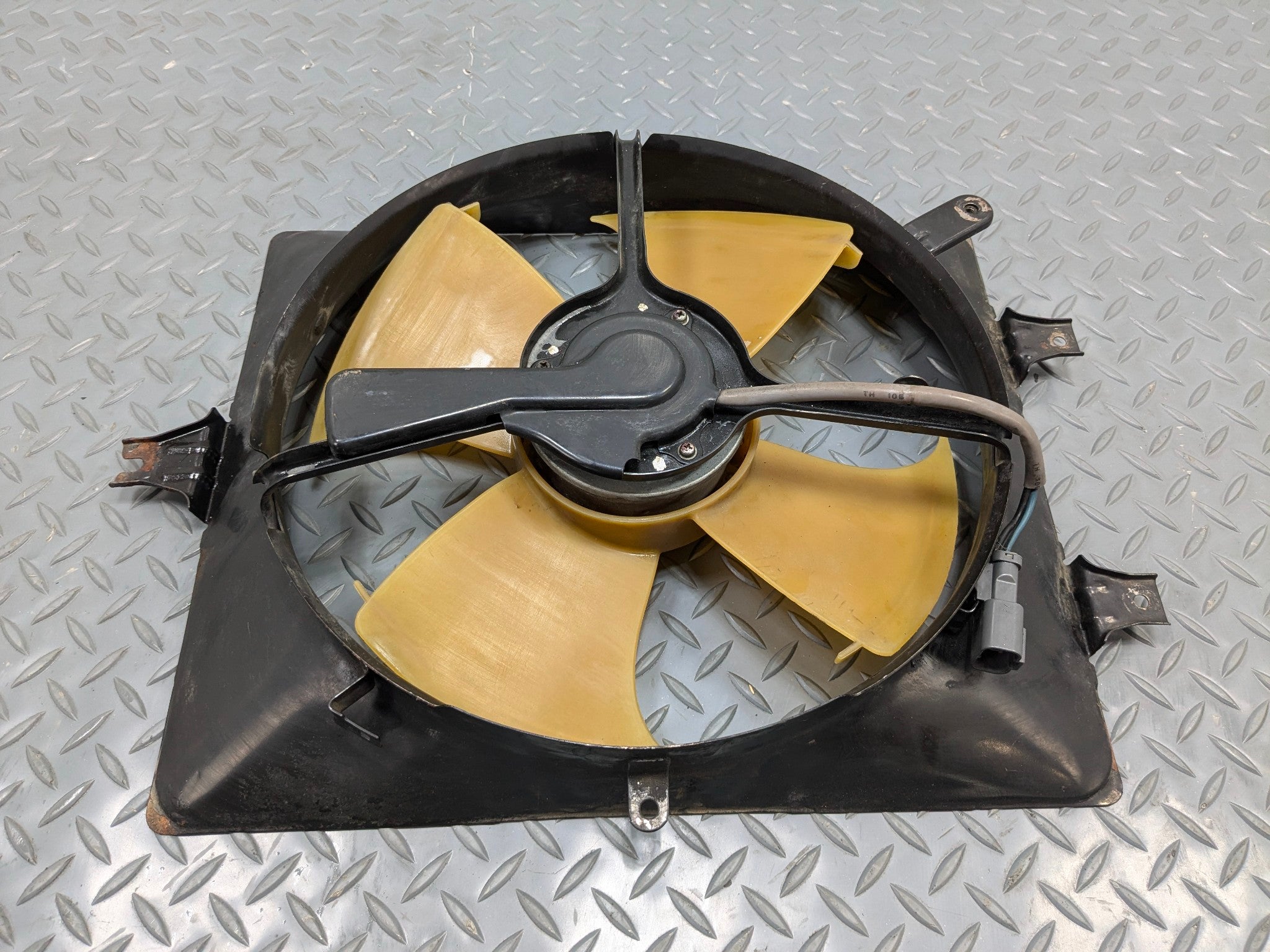 2004 - 2008 OEM ACURA TL LEFT SIDE RADIATOR ENGINE COOLING FAN MOTOR ASSEMBLY