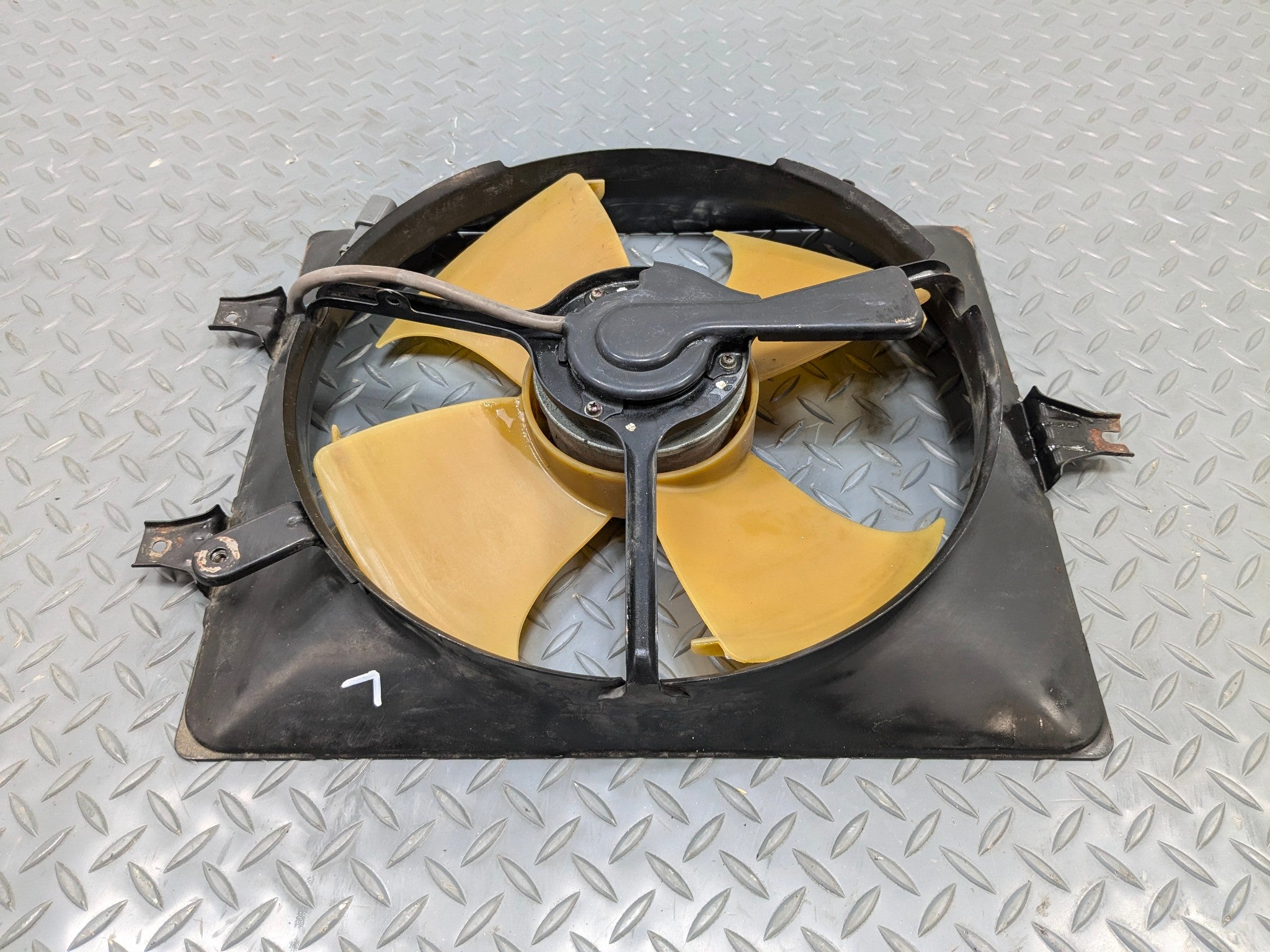 2004 - 2008 OEM ACURA TL LEFT SIDE RADIATOR ENGINE COOLING FAN MOTOR ASSEMBLY