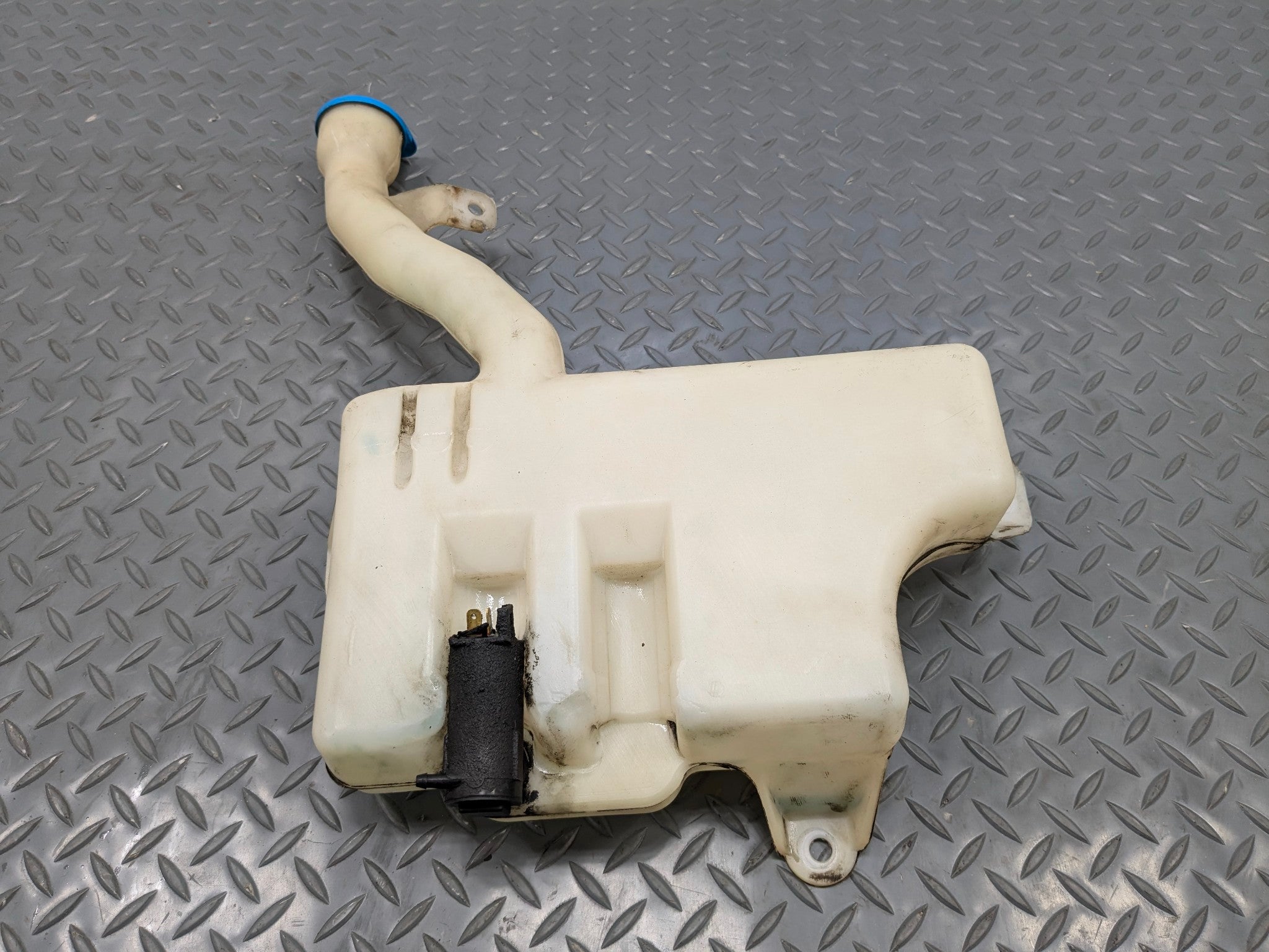 2004 - 2008 OEM ACURA TL WINDSHIELD WASHER BOTTLE TANK RESERVOIR