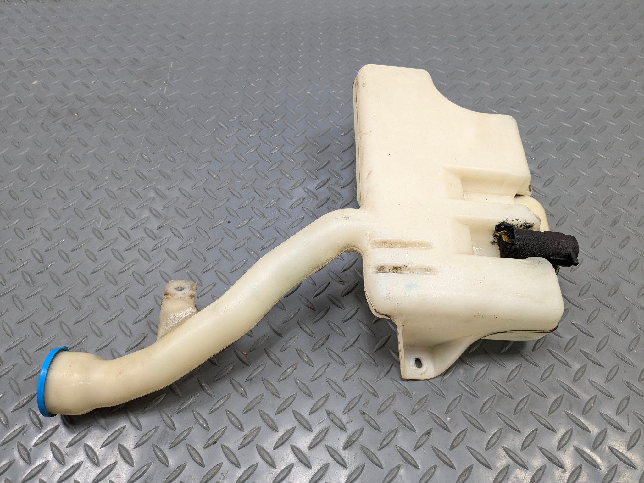 2004 - 2008 OEM ACURA TL WINDSHIELD WASHER BOTTLE TANK RESERVOIR