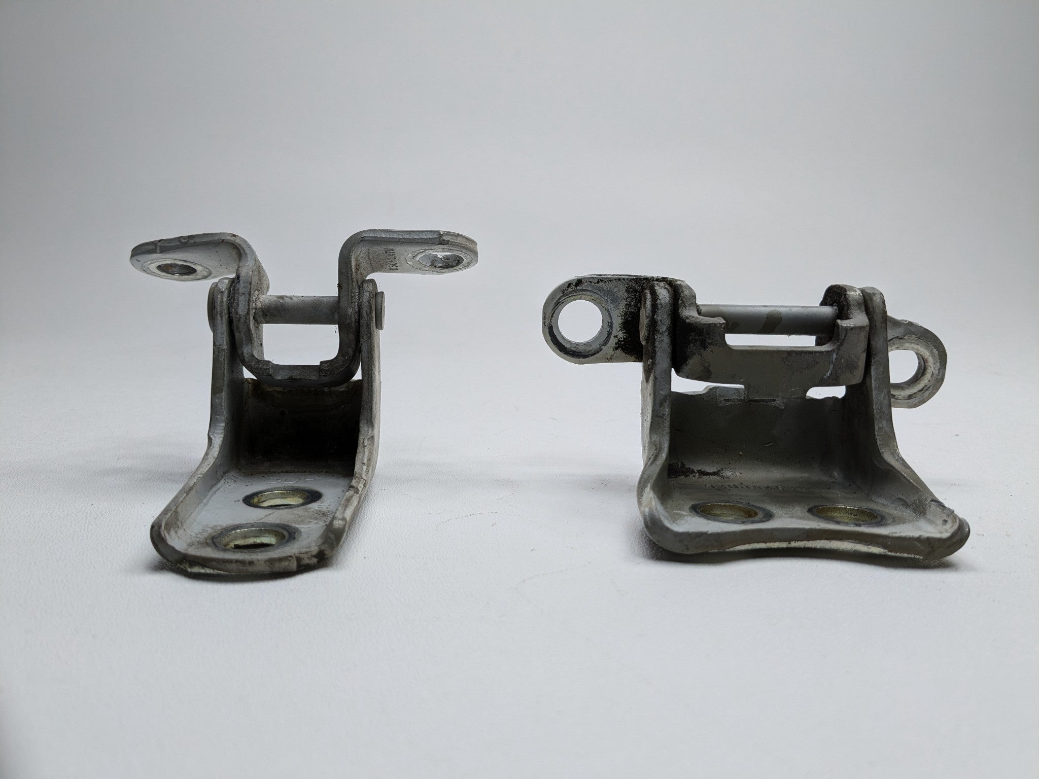 2004 - 2008 OEM ACURA TL FRONT LEFT DRIVER SIDE UPPER AND LOWER DOOR HINGE SET