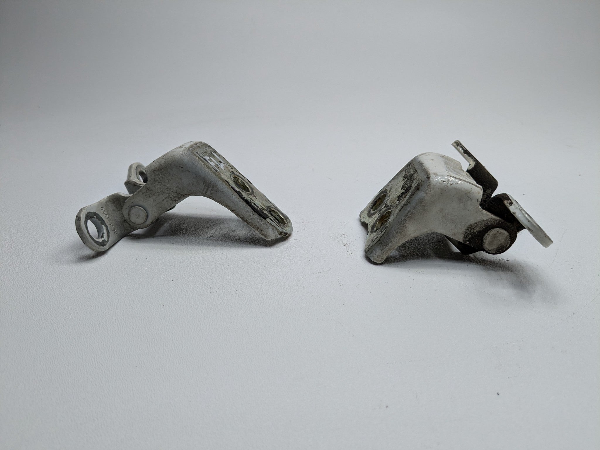 2004 - 2008 OEM ACURA TL FRONT LEFT DRIVER SIDE UPPER AND LOWER DOOR HINGE SET