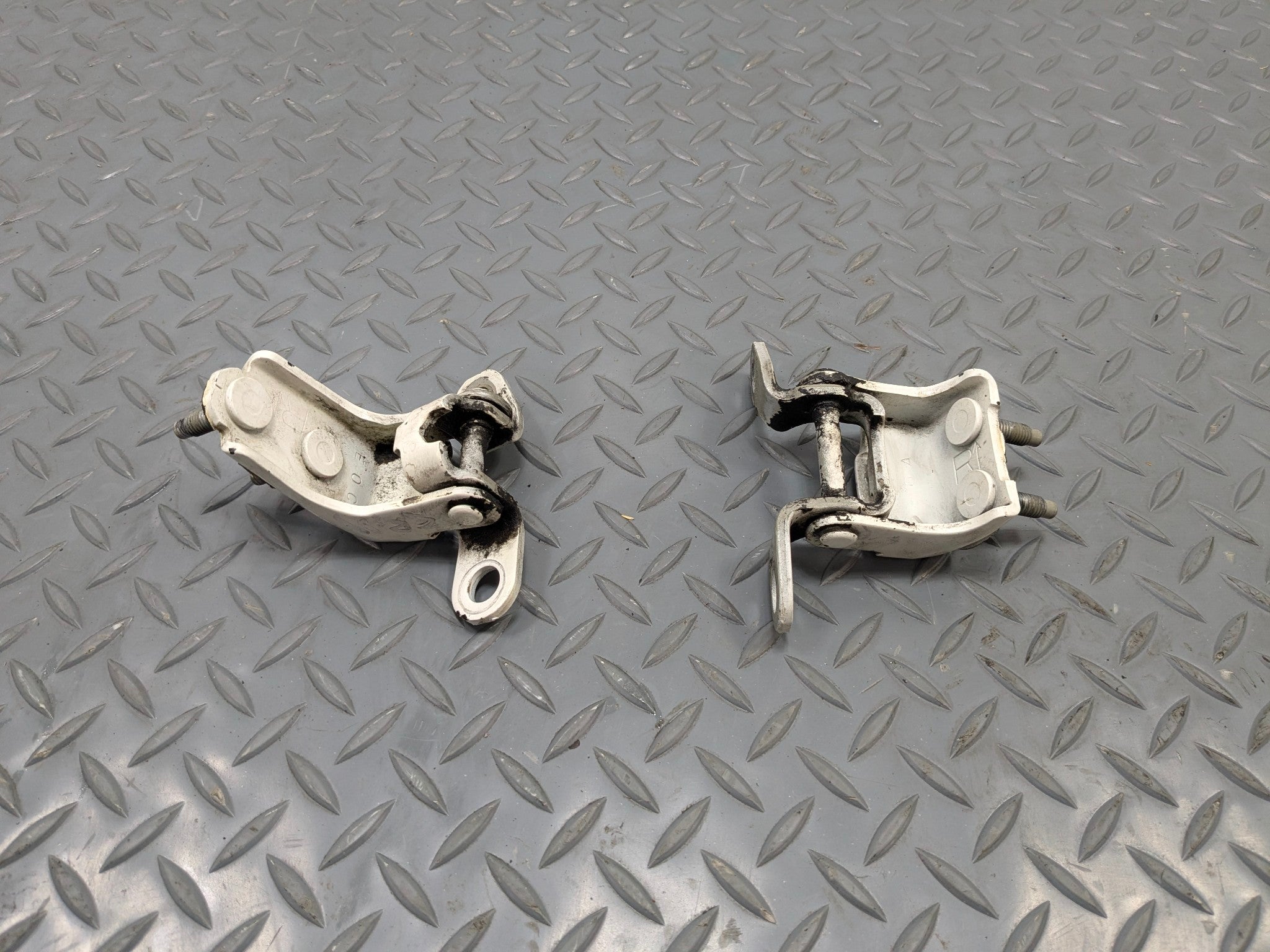 2004 - 2008 OEM ACURA TL REAR RIGHT PASSENGER UPPER AND LOWER DOOR HINGE SET