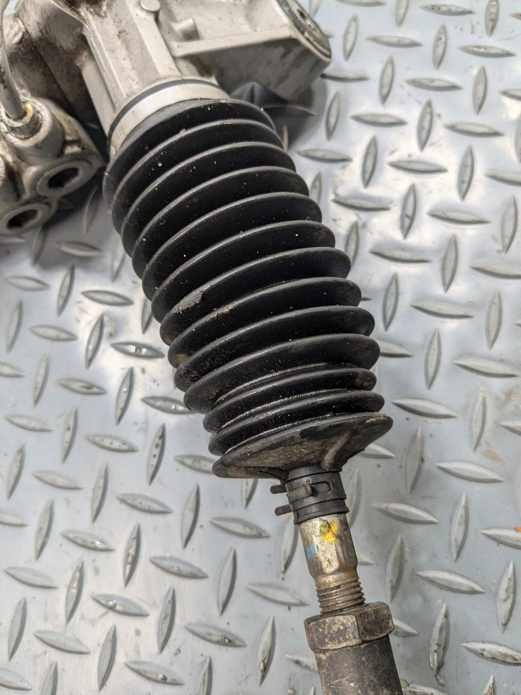 2004 - 2008 ACURA TL POWER STEERING GEAR RACK AND PINION ASSEMBLY