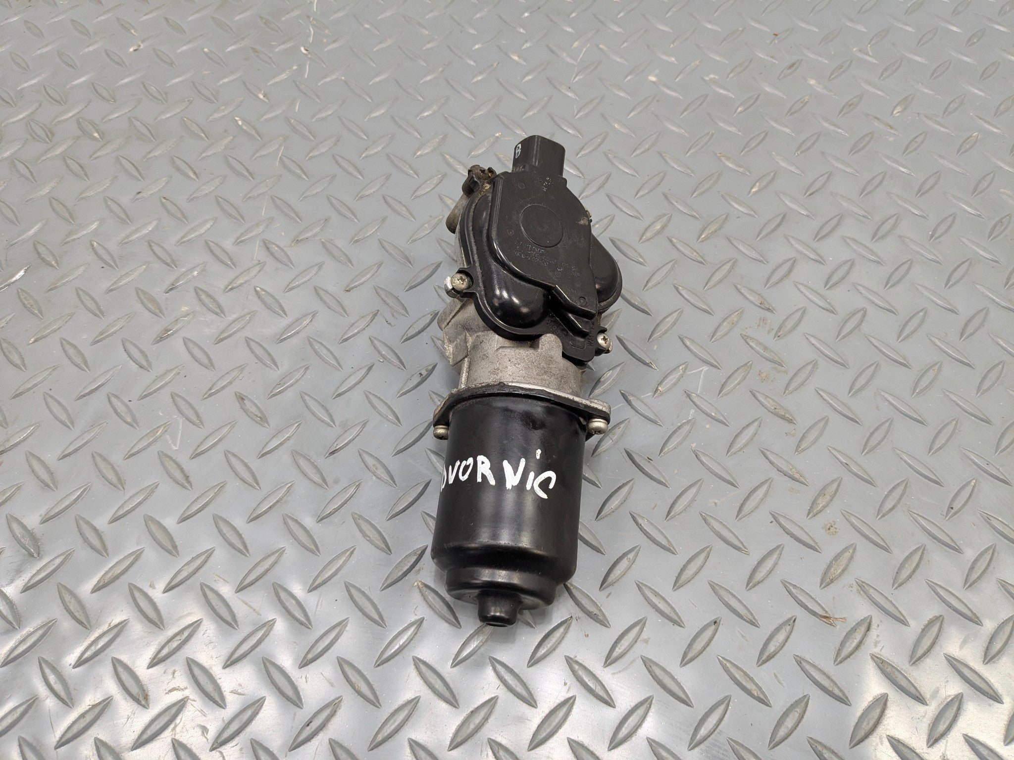 2004 - 2008 OEM ACURA TL FRONT WINDSHIELD WIPER MOTOR ASSEMBLY