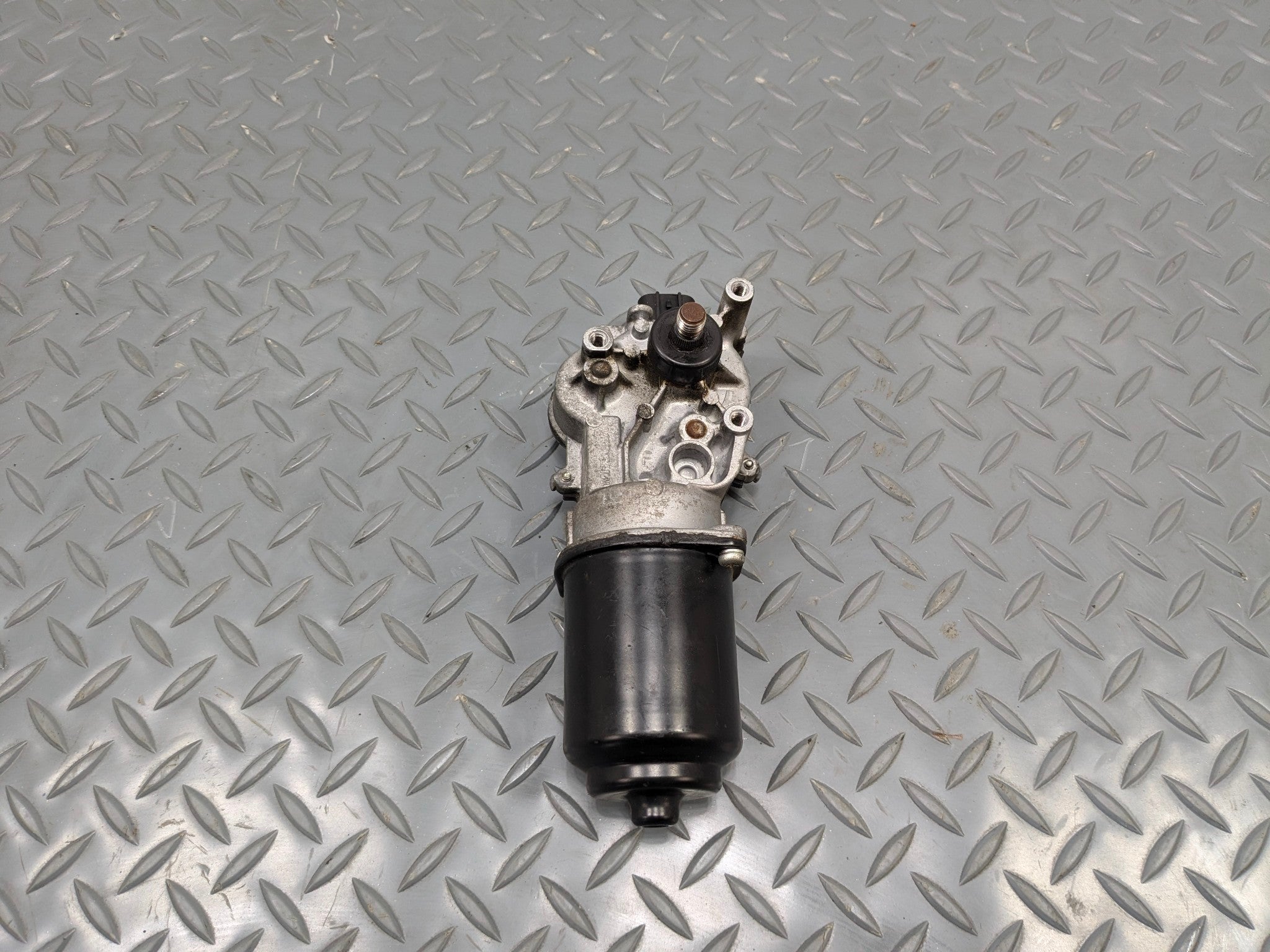 2004 - 2008 OEM ACURA TL FRONT WINDSHIELD WIPER MOTOR ASSEMBLY