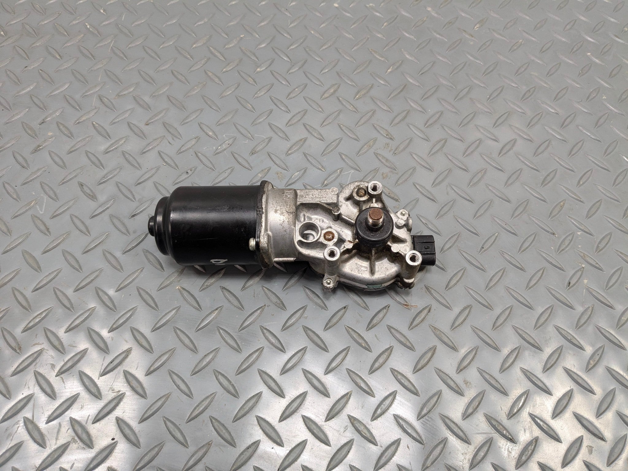2004 - 2008 OEM ACURA TL FRONT WINDSHIELD WIPER MOTOR ASSEMBLY