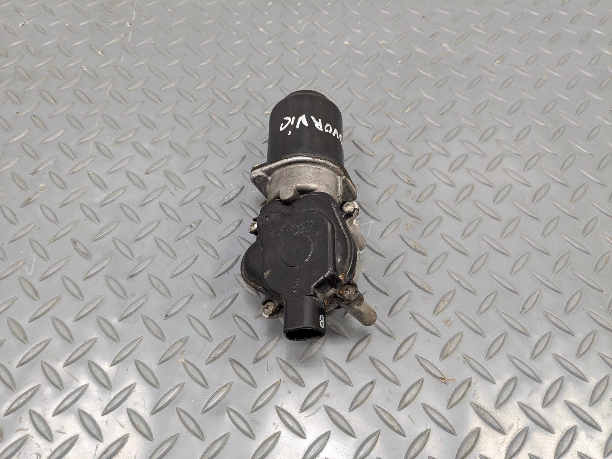 2004 - 2008 OEM ACURA TL FRONT WINDSHIELD WIPER MOTOR ASSEMBLY