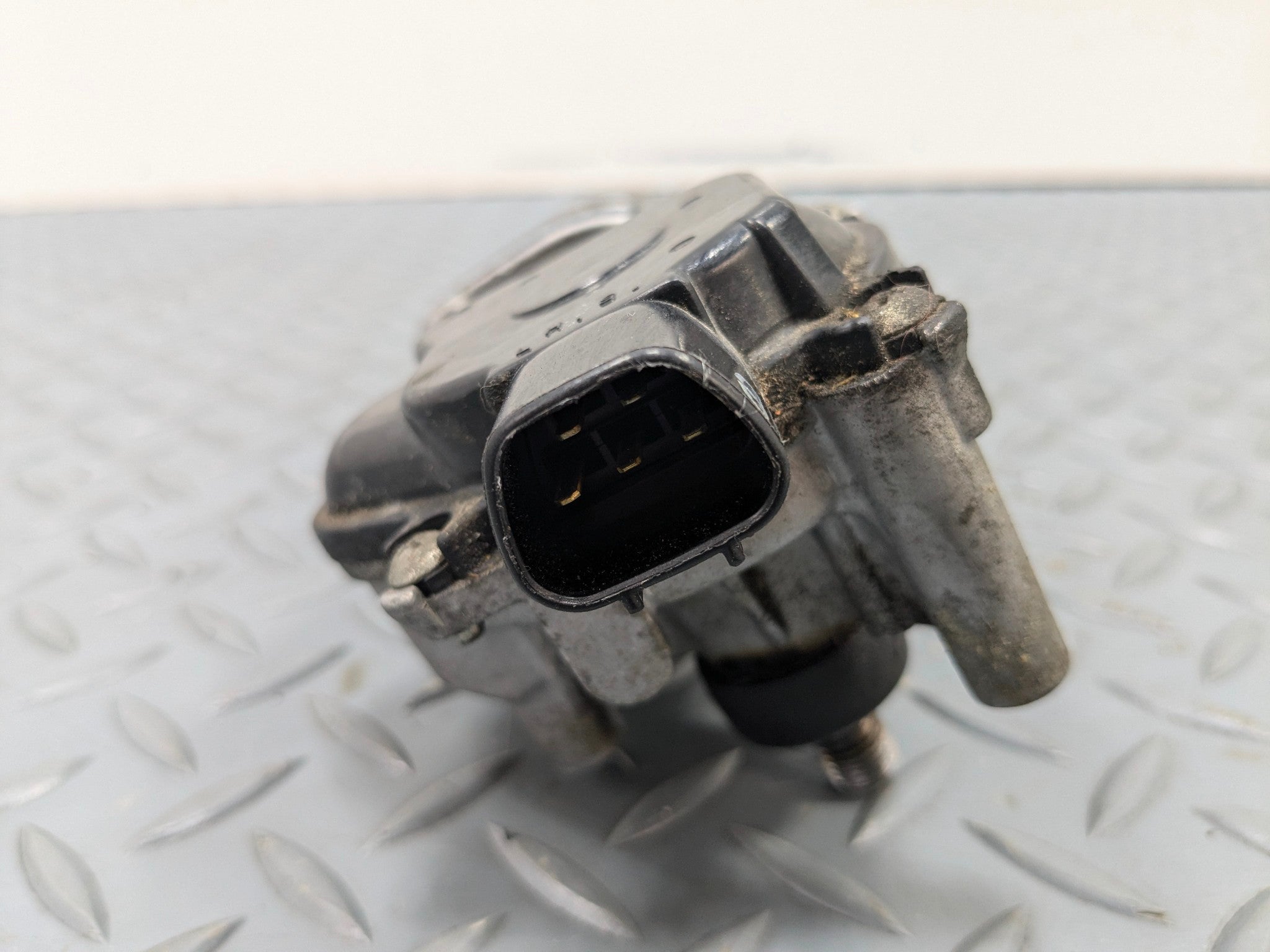 2004 - 2008 OEM ACURA TL FRONT WINDSHIELD WIPER MOTOR ASSEMBLY