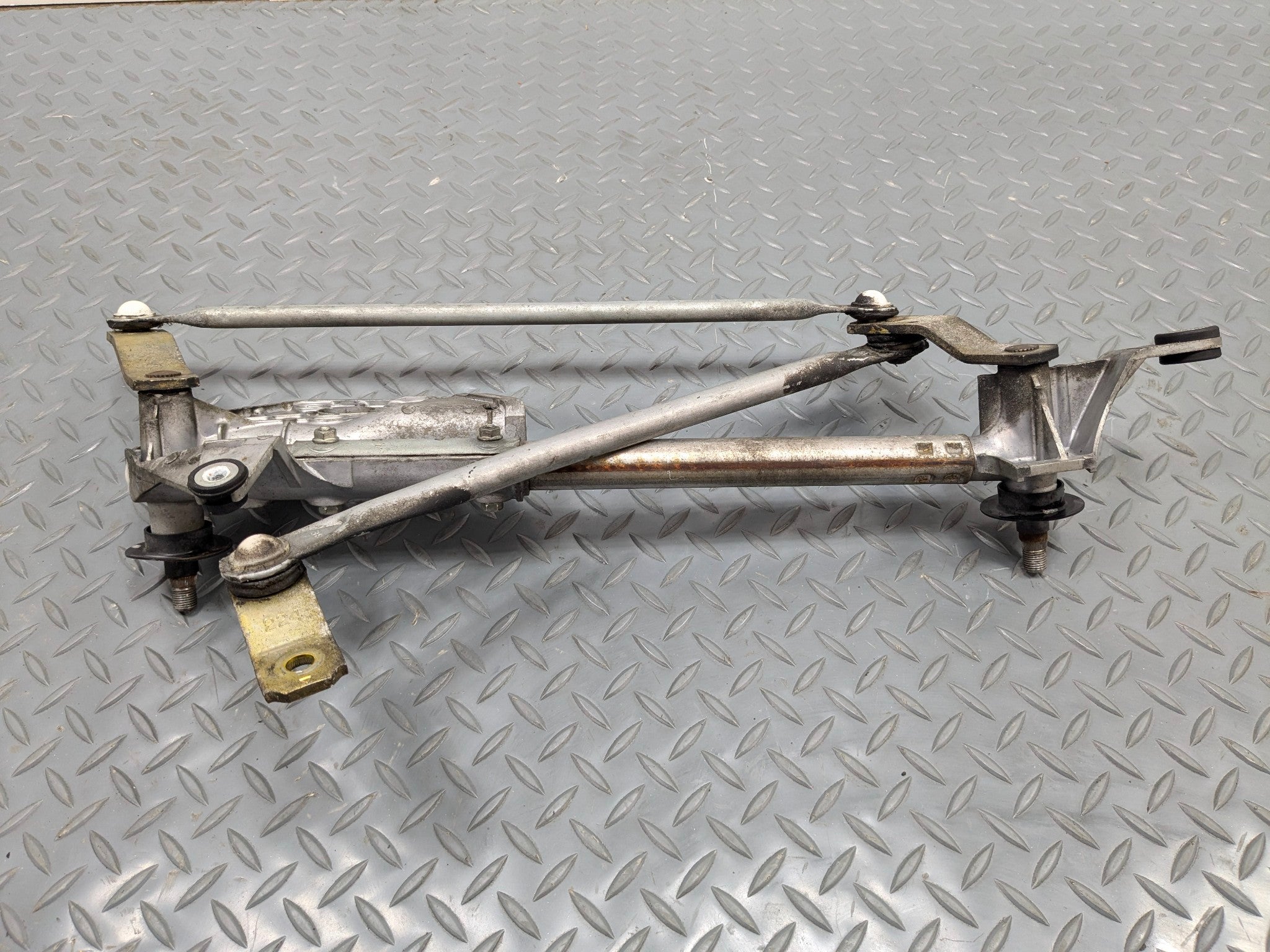 2004 - 2008 OEM ACURA TL FRONT WINDSHIELD WIPER MOTOR LINKAGE ASSEMBLY