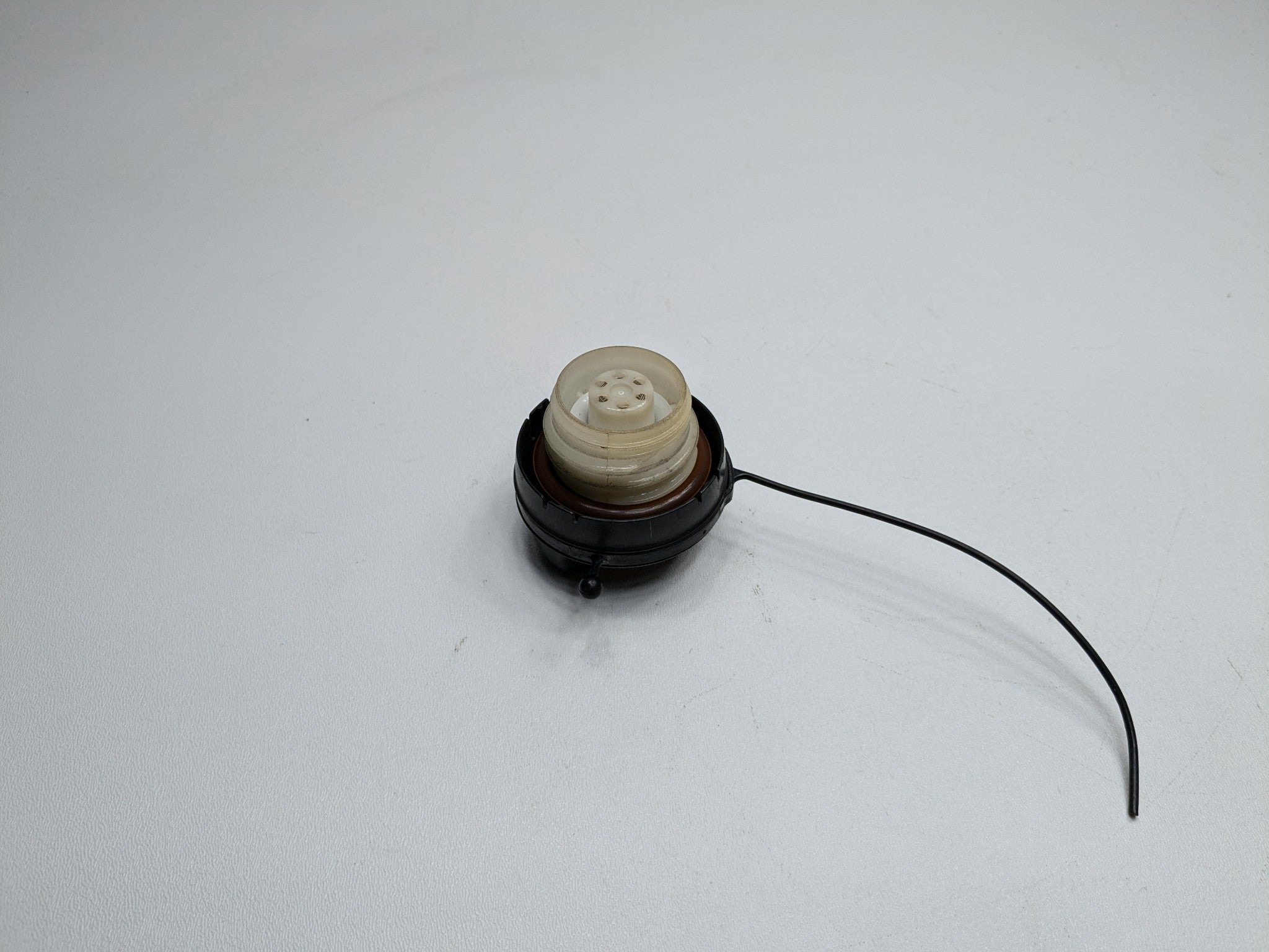 2004 - 2008 OEM ACURA TL FUEL GAS TANK FILLER CAP ASSEMBLY