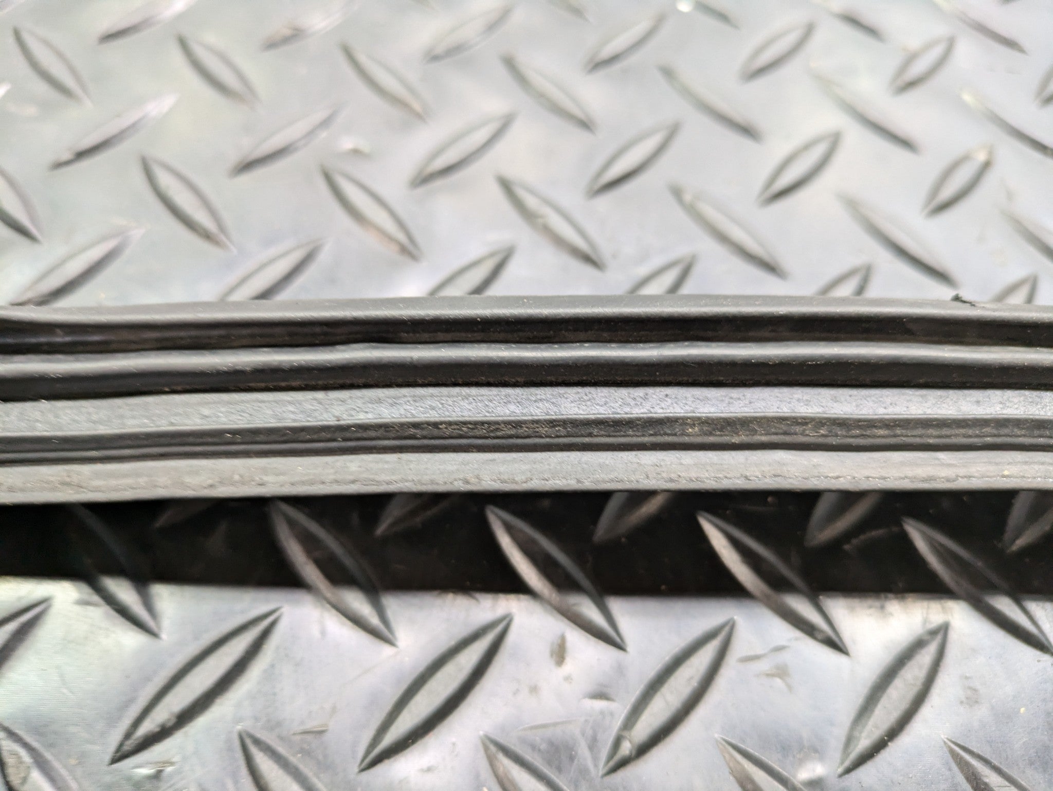 2004 - 2008 OEM ACURA TL REAR TRUNK TAILGATE SEAL WEATHER STRIPPING
