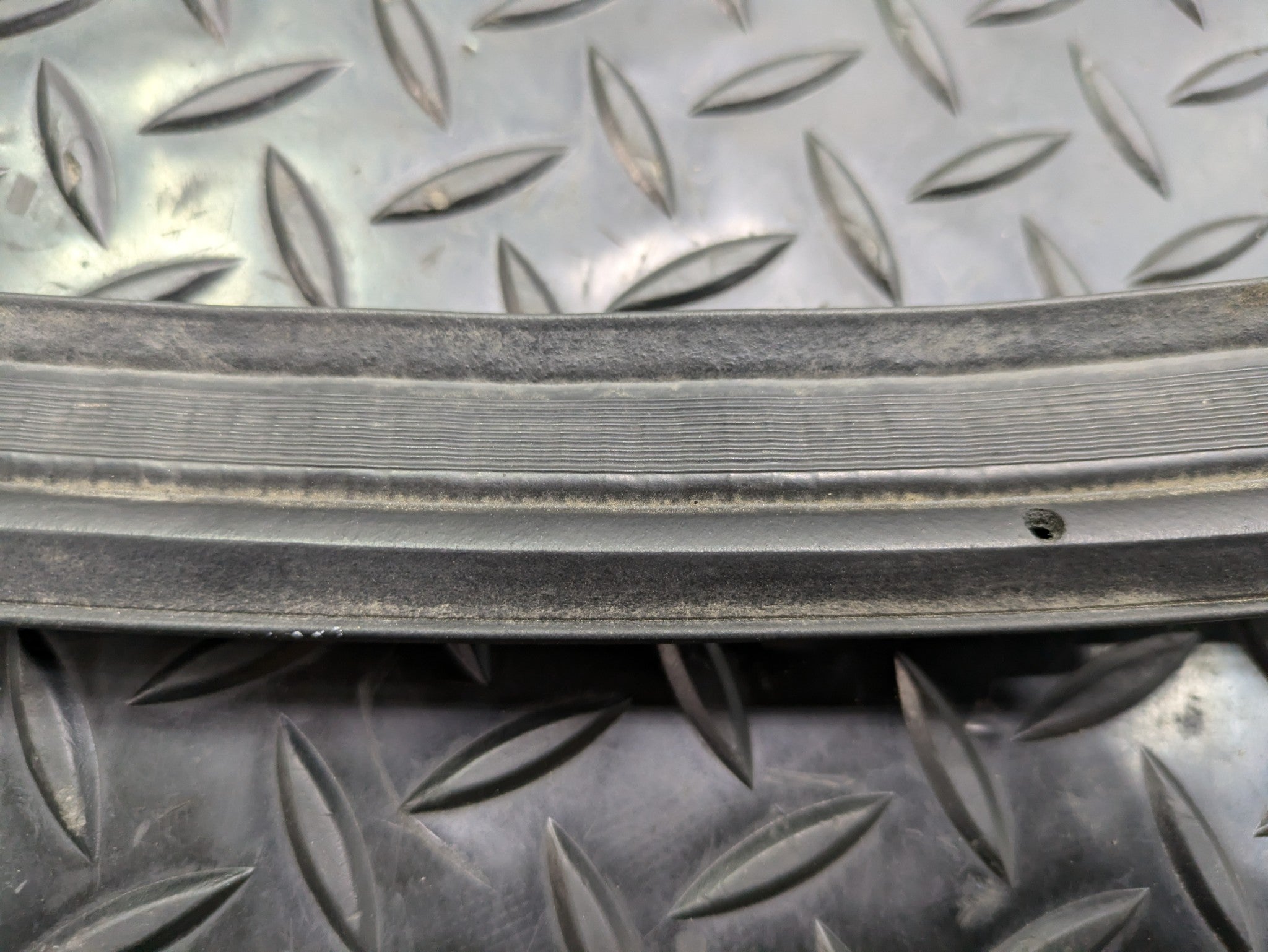 2004 - 2008 OEM ACURA TL REAR TRUNK TAILGATE SEAL WEATHER STRIPPING