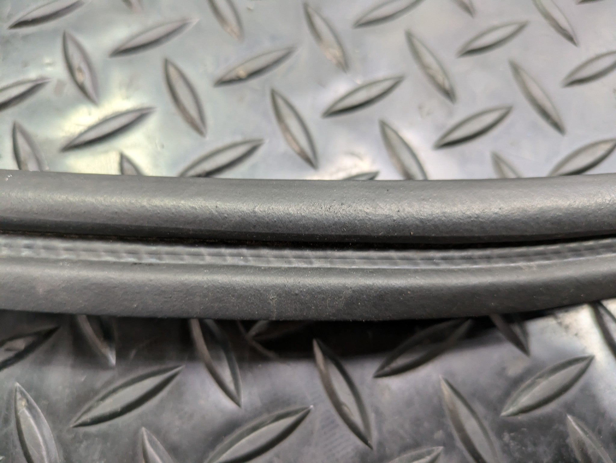 2004 - 2008 OEM ACURA TL REAR TRUNK TAILGATE SEAL WEATHER STRIPPING