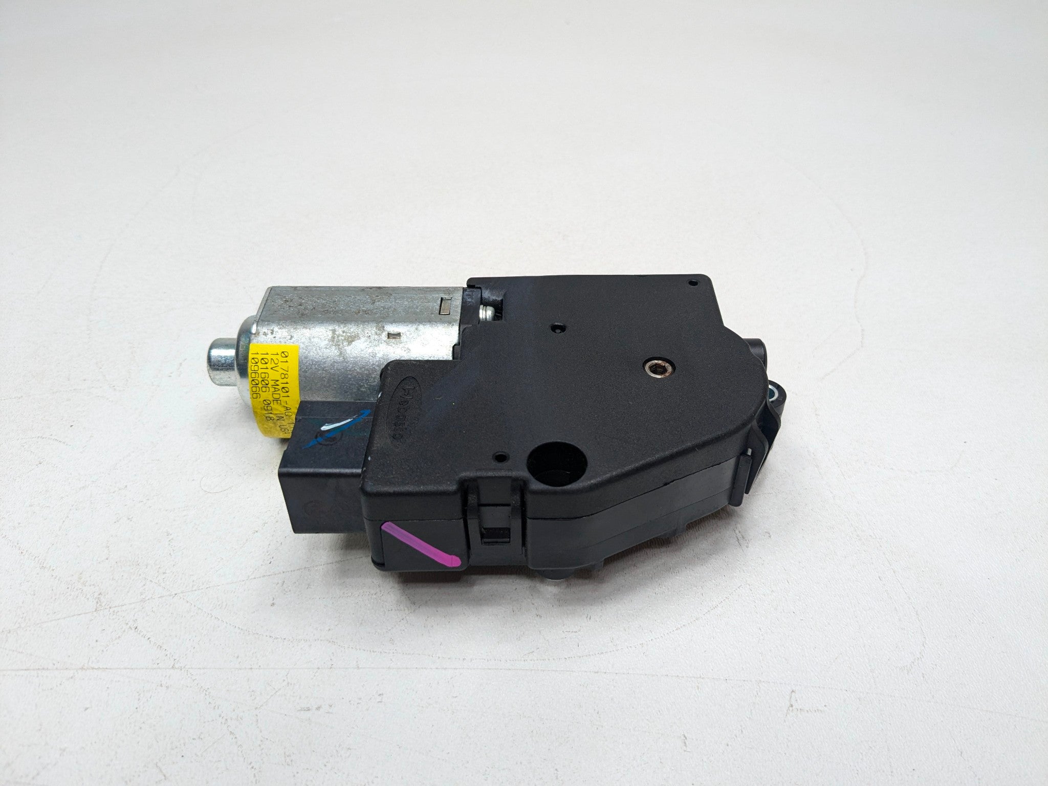 2004 - 2008 OEM ACURA TL SUNROOF SLIDING WINDOW MOTOR ASSEMBLY