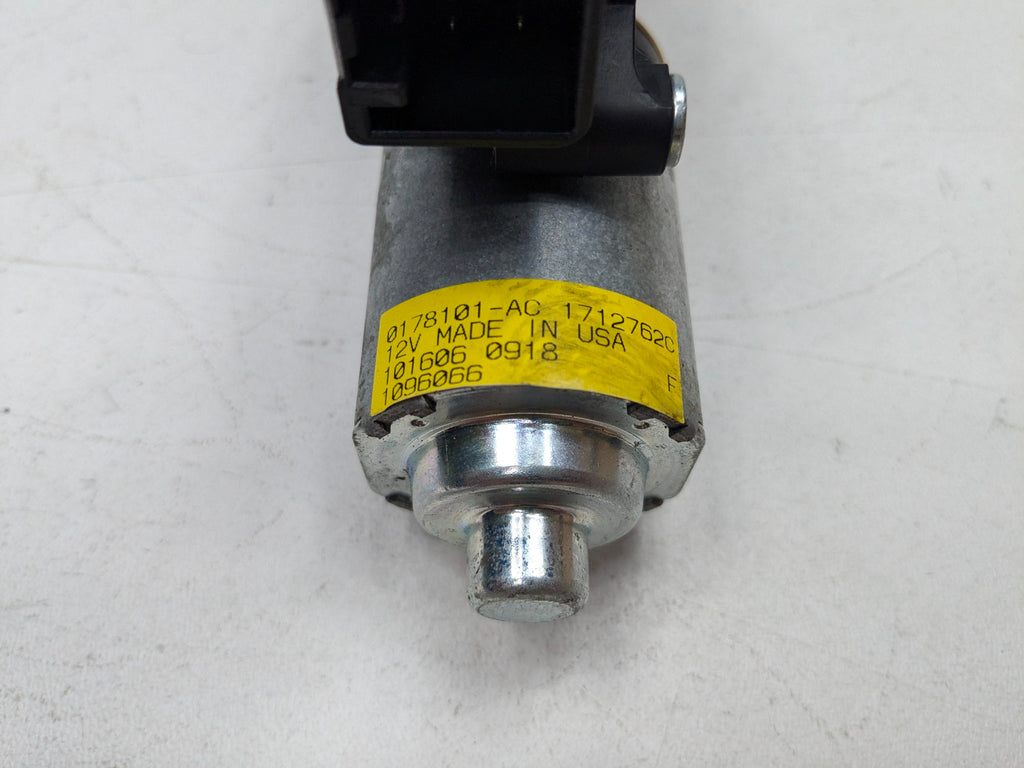 2004 - 2008 OEM ACURA TL SUNROOF SLIDING WINDOW MOTOR ASSEMBLY
