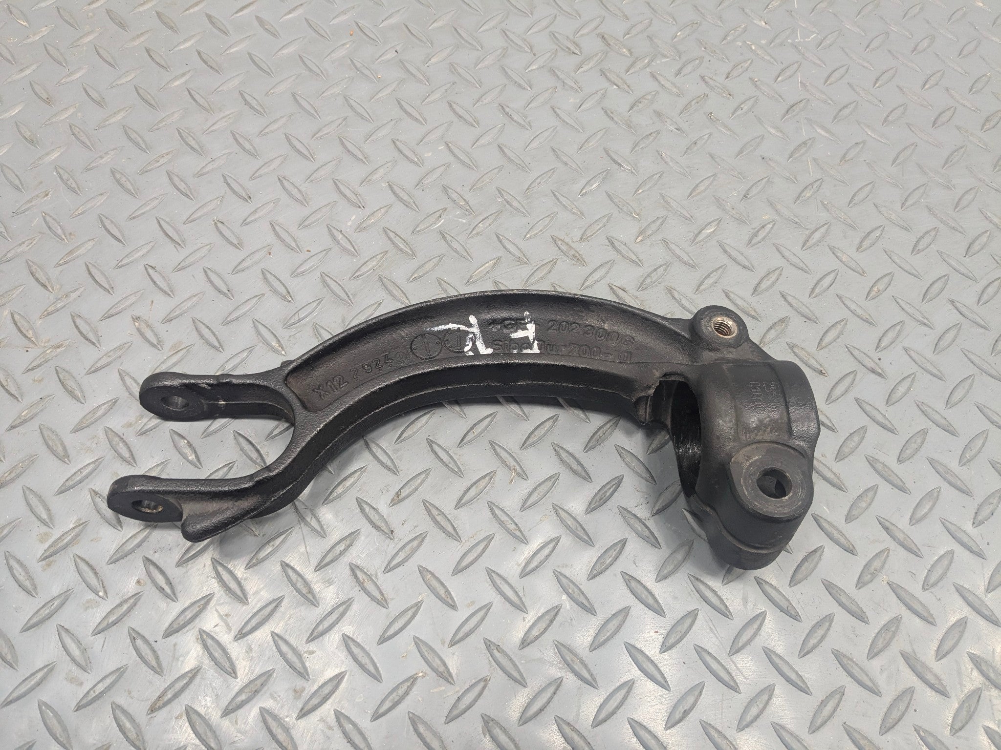 2008 - 2011 OEM AUDI A4 FRONT RIGHT PASSENGER SIDE SHOCK ABSORBER MOUNT