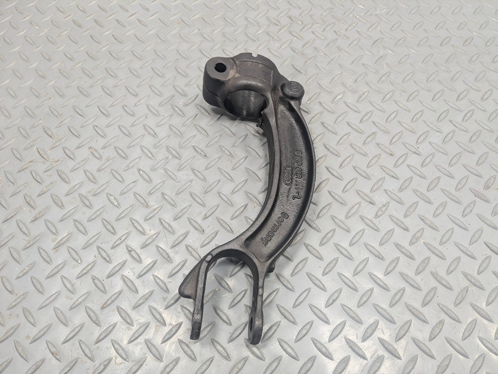 2008 - 2011 OEM AUDI A4 FRONT RIGHT PASSENGER SIDE SHOCK ABSORBER MOUNT