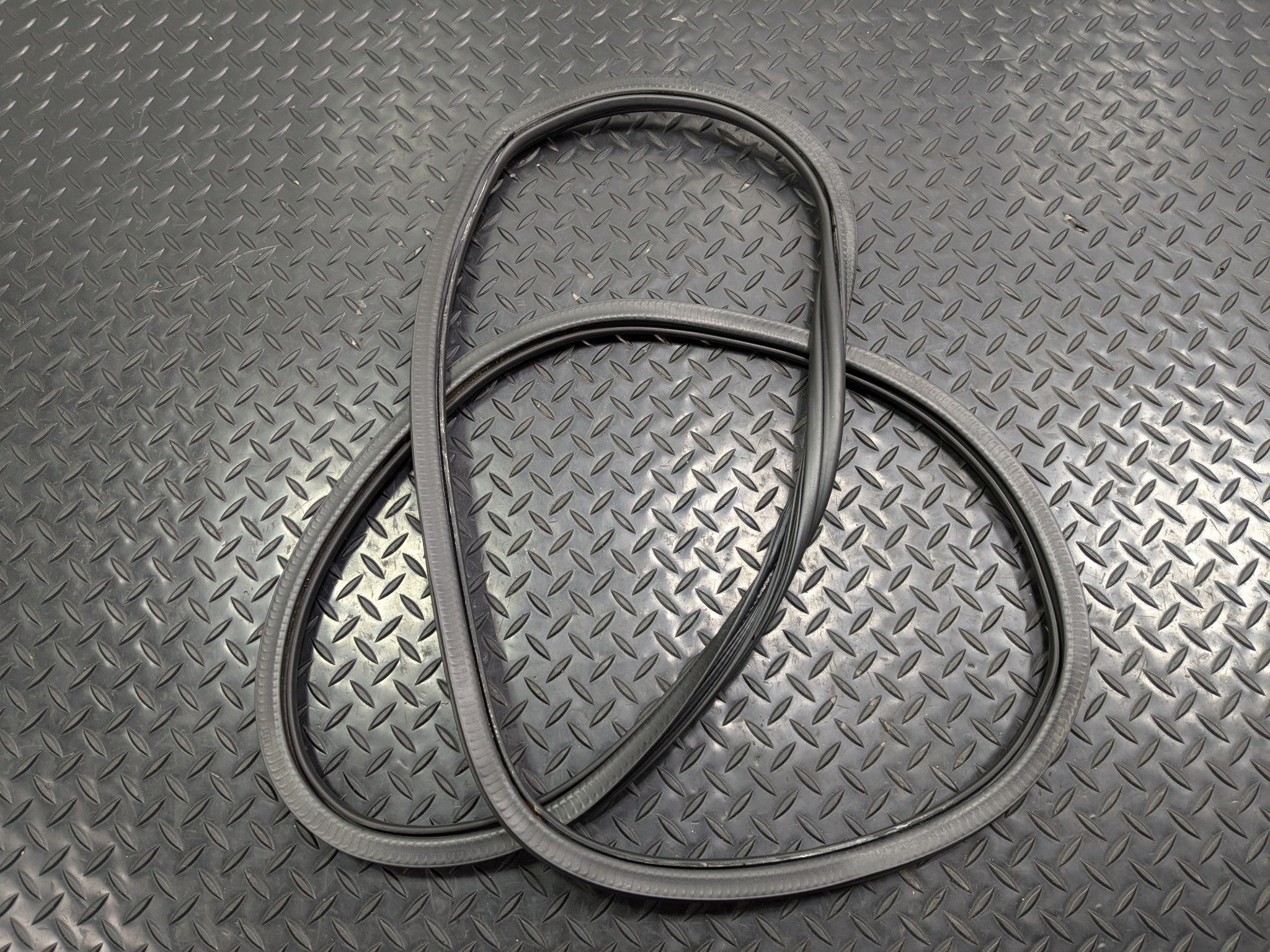 2008 - 2011 OEM AUDI A4 REAR RIGHT DOOR SEAL WEATHER STRIPPING RUBBER