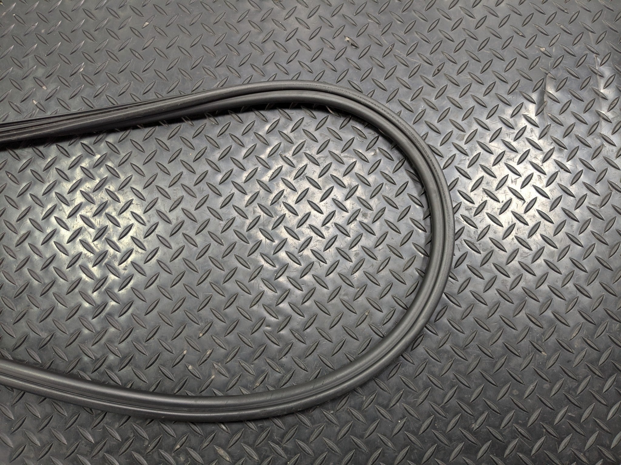 2008 - 2011 OEM AUDI A4 FRONT RIGHT DOOR SEAL WEATHER STRIPPING RUBBER