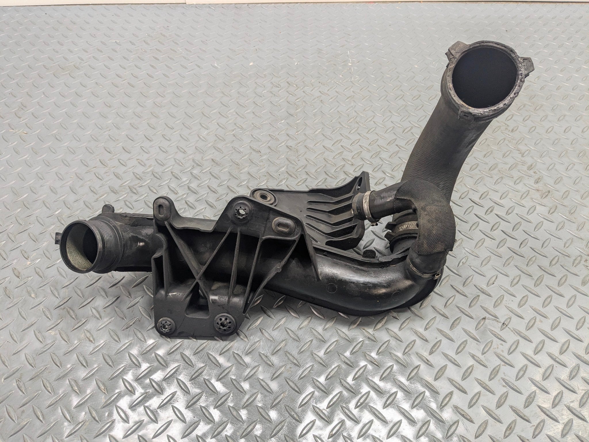 2008 - 2011 OEM AUDI A4 AIR INTAKE PIPE RESONATOR BOX MAP SENSOR