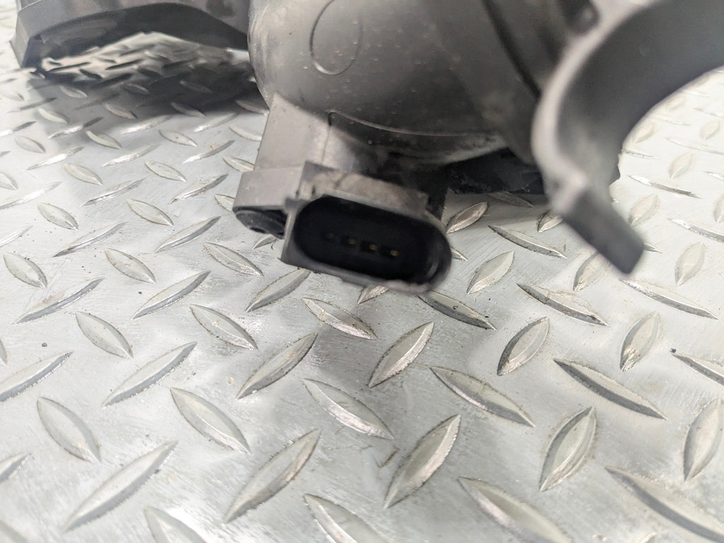 2008 - 2011 OEM AUDI A4 AIR INTAKE PIPE RESONATOR BOX MAP SENSOR