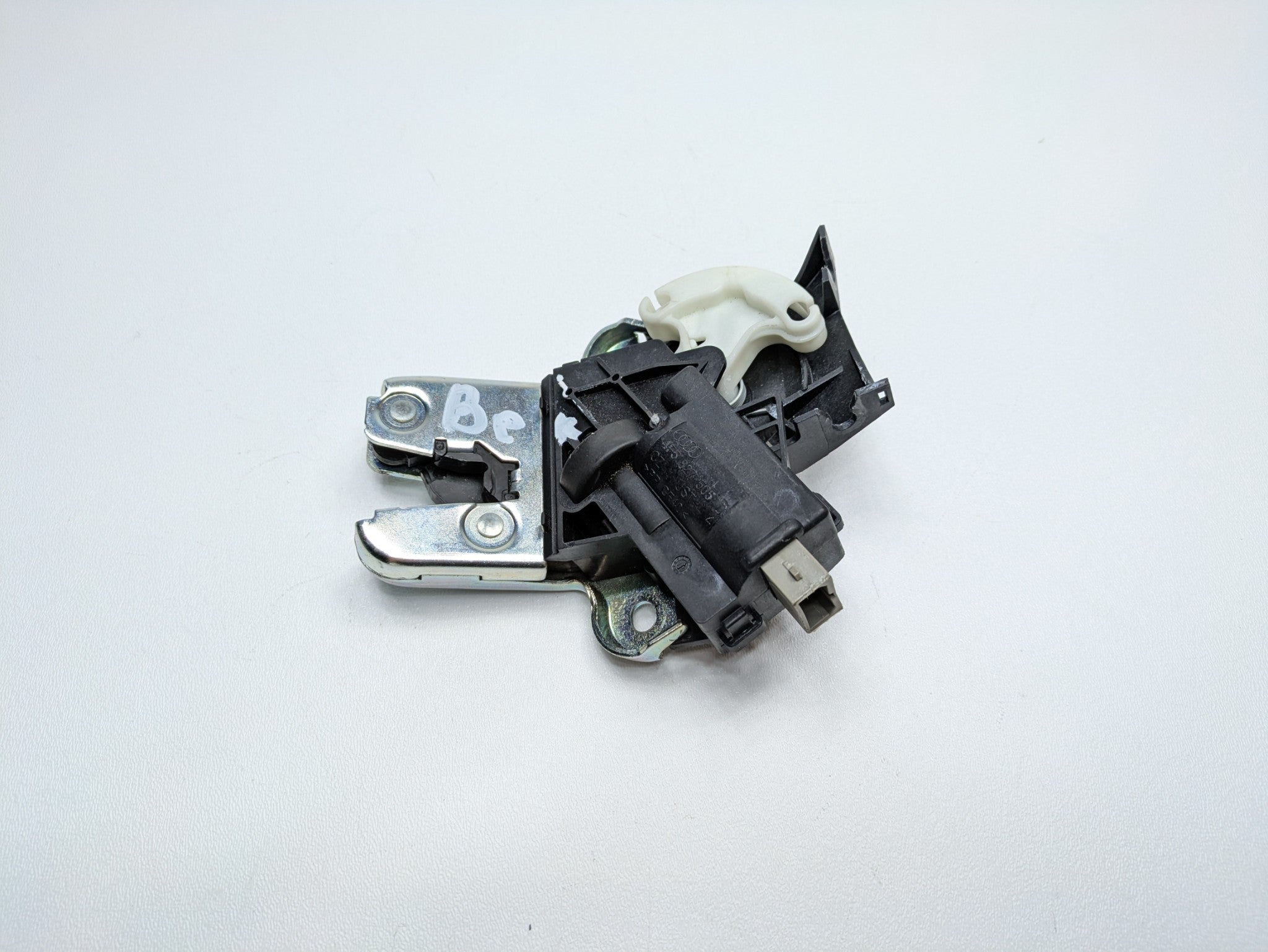 2008 - 2011 OEM AUDI A4 REAR TRUNK LID LATCH LOCK ACTUATOR