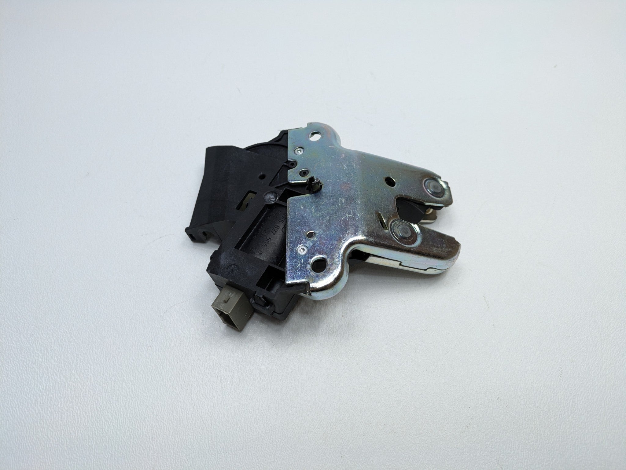 2008 - 2011 OEM AUDI A4 REAR TRUNK LID LATCH LOCK ACTUATOR