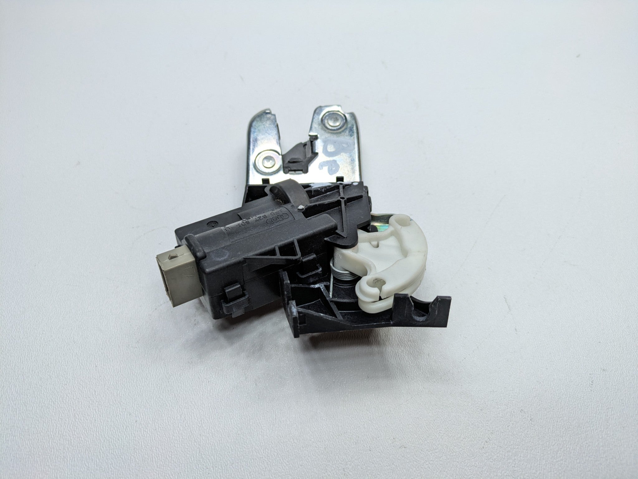 2008 - 2011 OEM AUDI A4 REAR TRUNK LID LATCH LOCK ACTUATOR