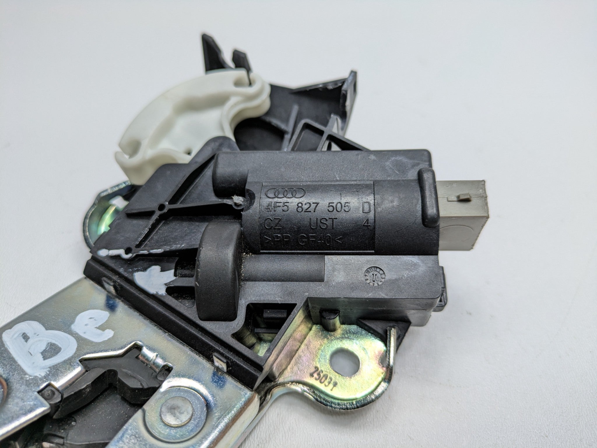 2008 - 2011 OEM AUDI A4 REAR TRUNK LID LATCH LOCK ACTUATOR