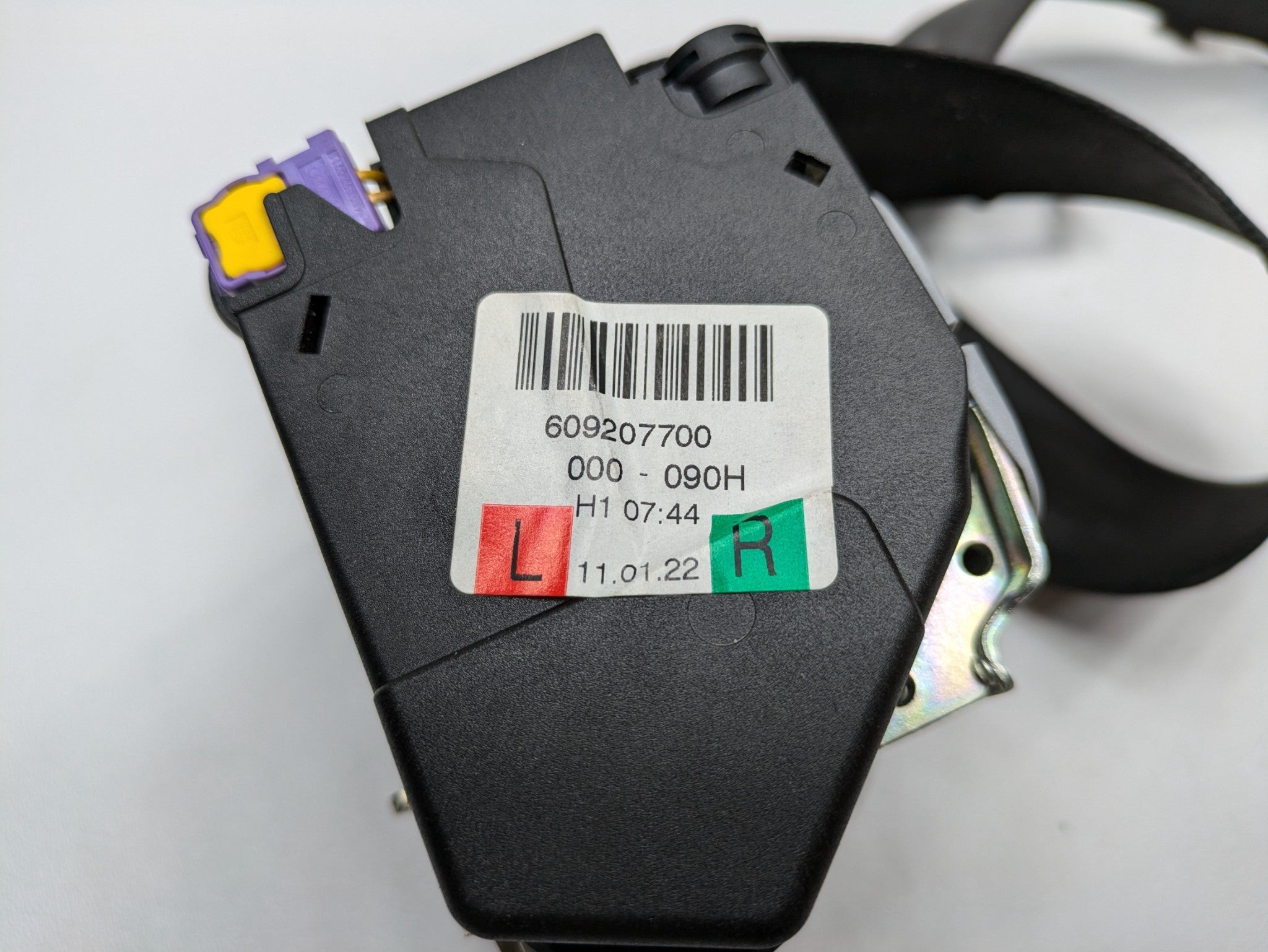 2008 - 2011 OEM AUDI A4 REAR RIGHT PASSENGER SIDE SEAT BELT RETRACTOR ASSEMBLY