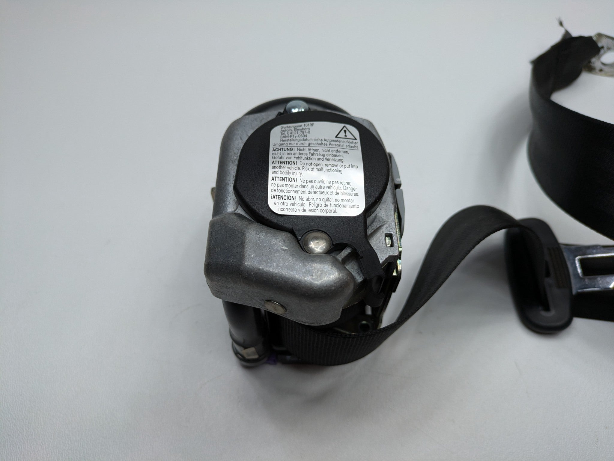 2008 - 2011 OEM AUDI A4 REAR CENTER PASSENGER SIDE SEAT BELT RETRACTOR ASSEMBLY
