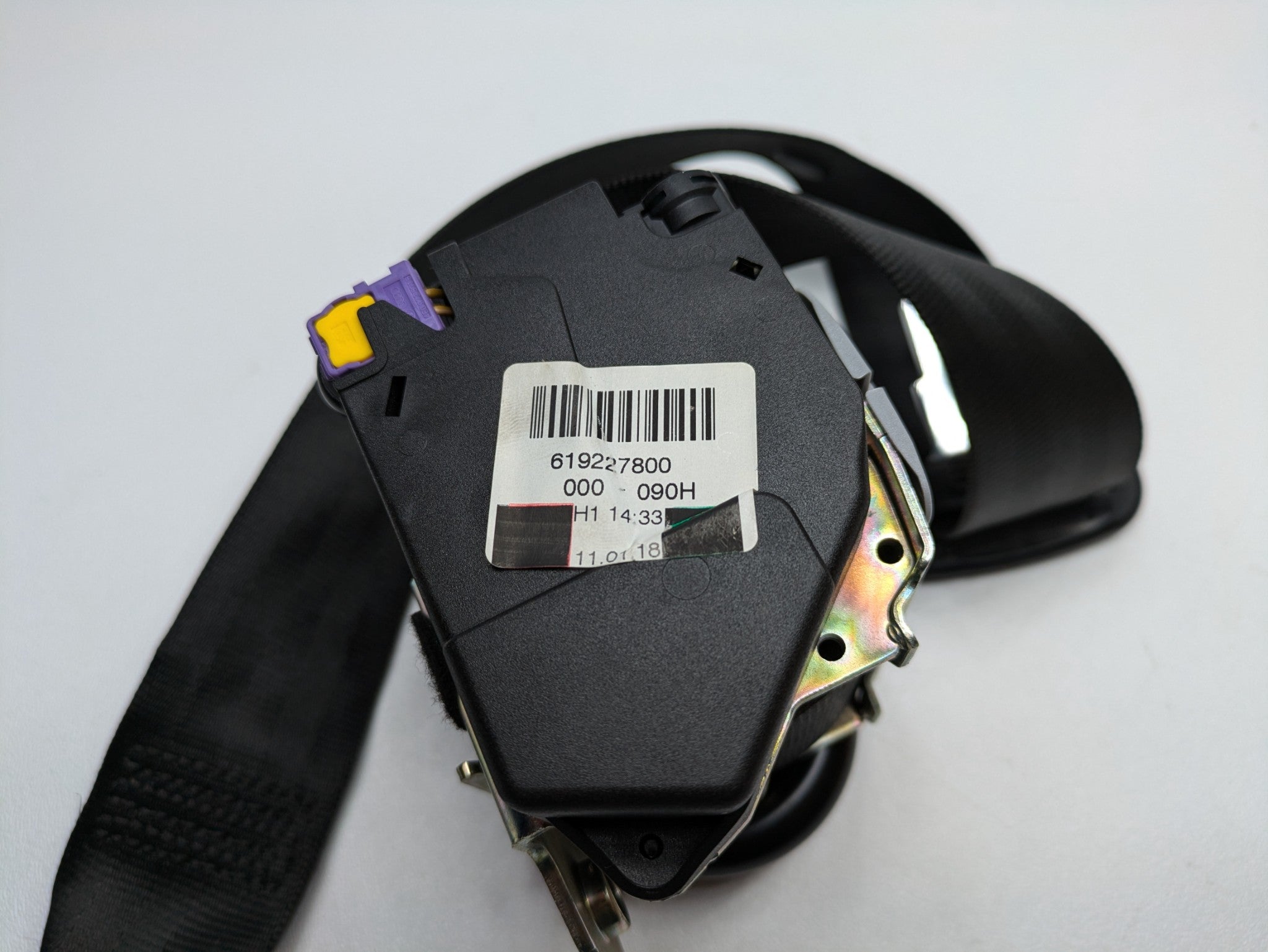 2008 - 2011 OEM AUDI A4 REAR CENTER PASSENGER SIDE SEAT BELT RETRACTOR ASSEMBLY