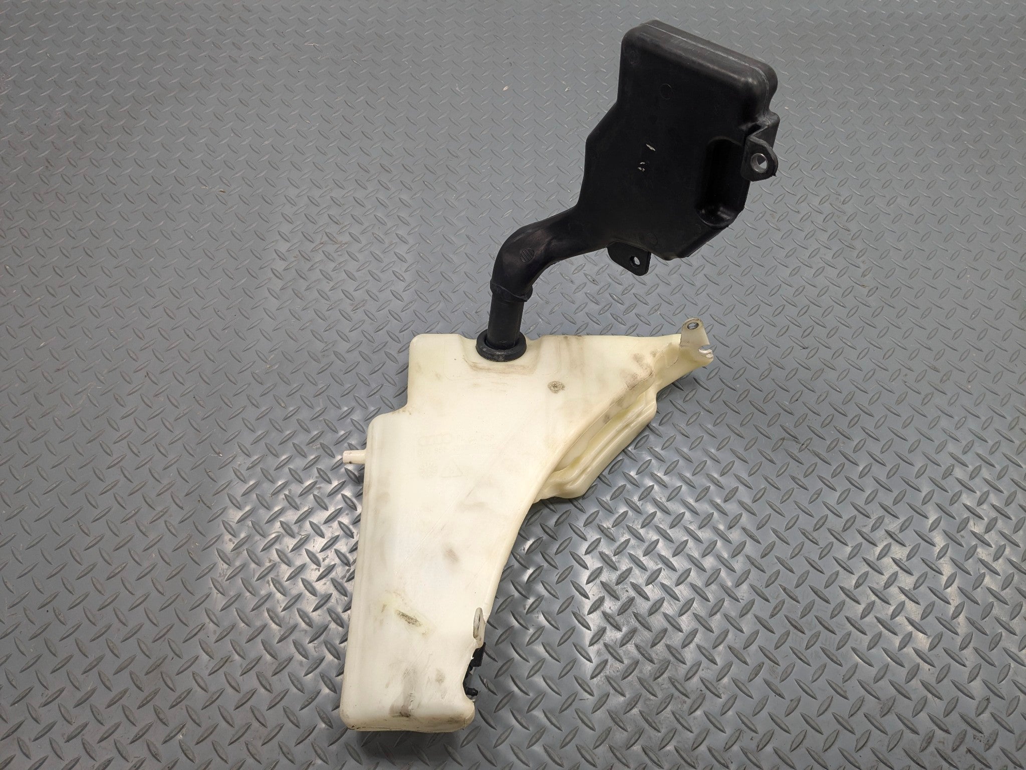 2008 - 2011 OEM AUDI A4 WINDSHIELD WASHER BOTTLE RESERVOIR TANK