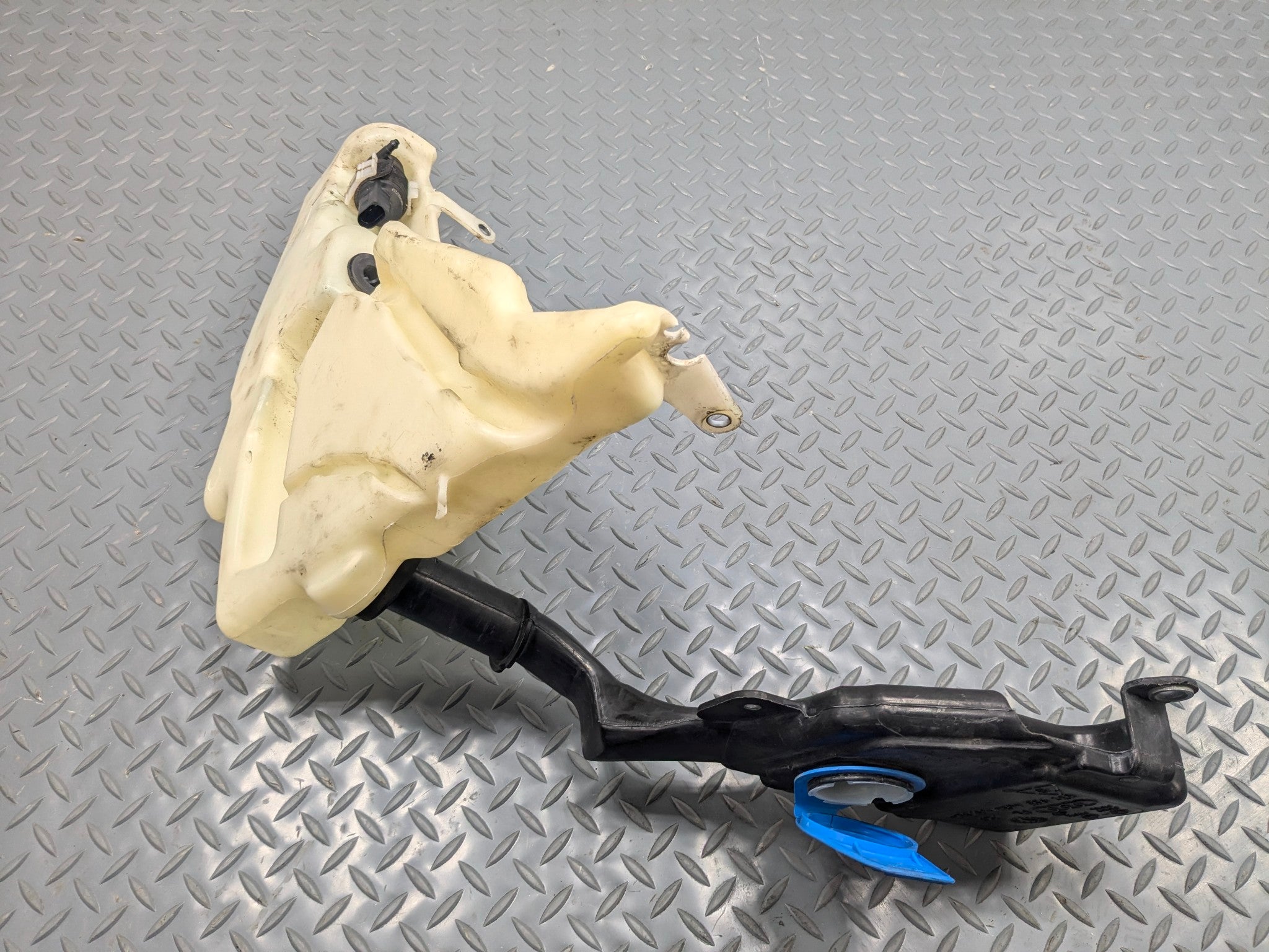 2008 - 2011 OEM AUDI A4 WINDSHIELD WASHER BOTTLE RESERVOIR TANK