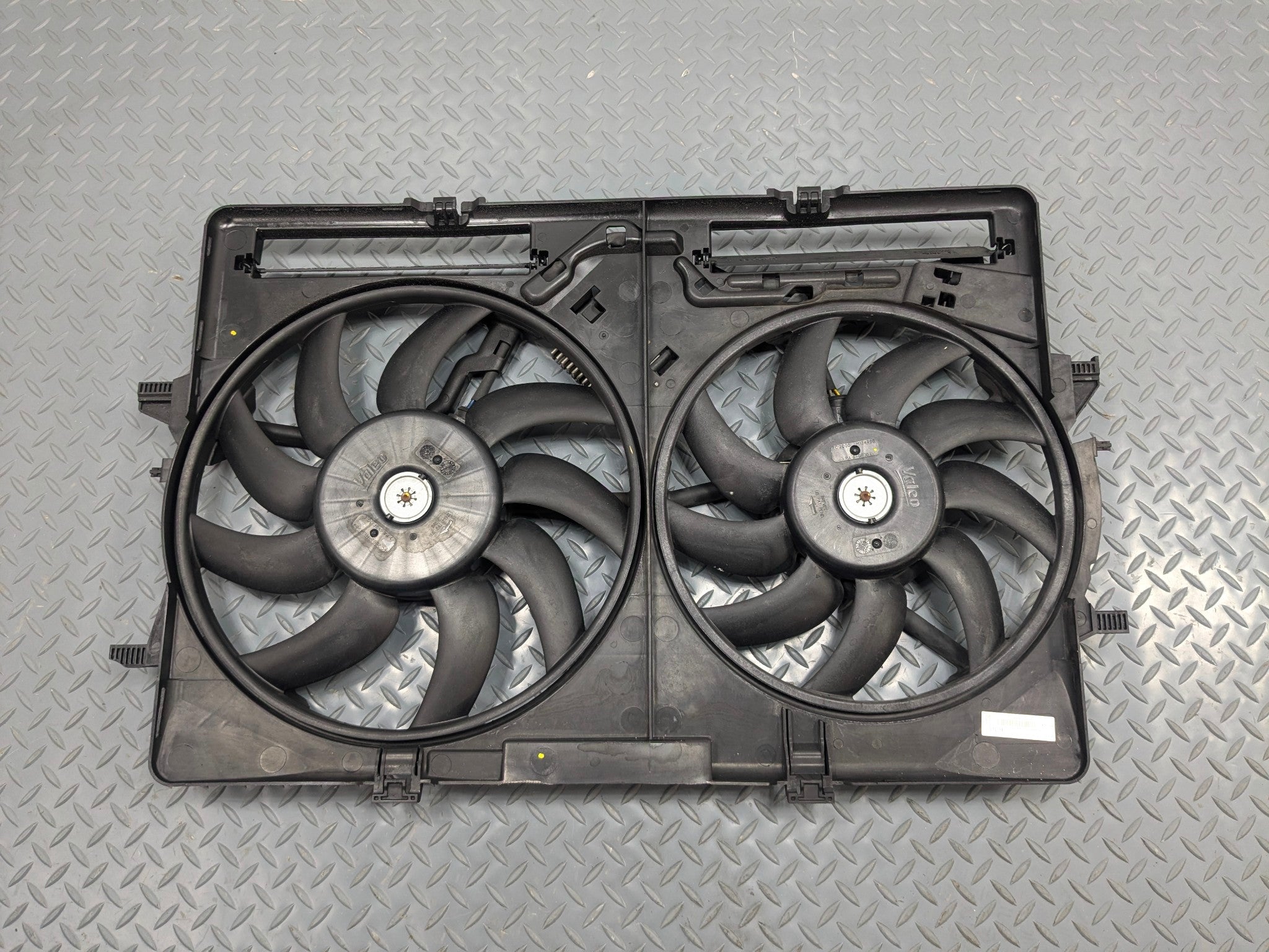 2008 - 2011 OEM AUDI A4 ENGINE RADIATOR ELECTRIC COOLING MOTOR FAN ASSEMBLY