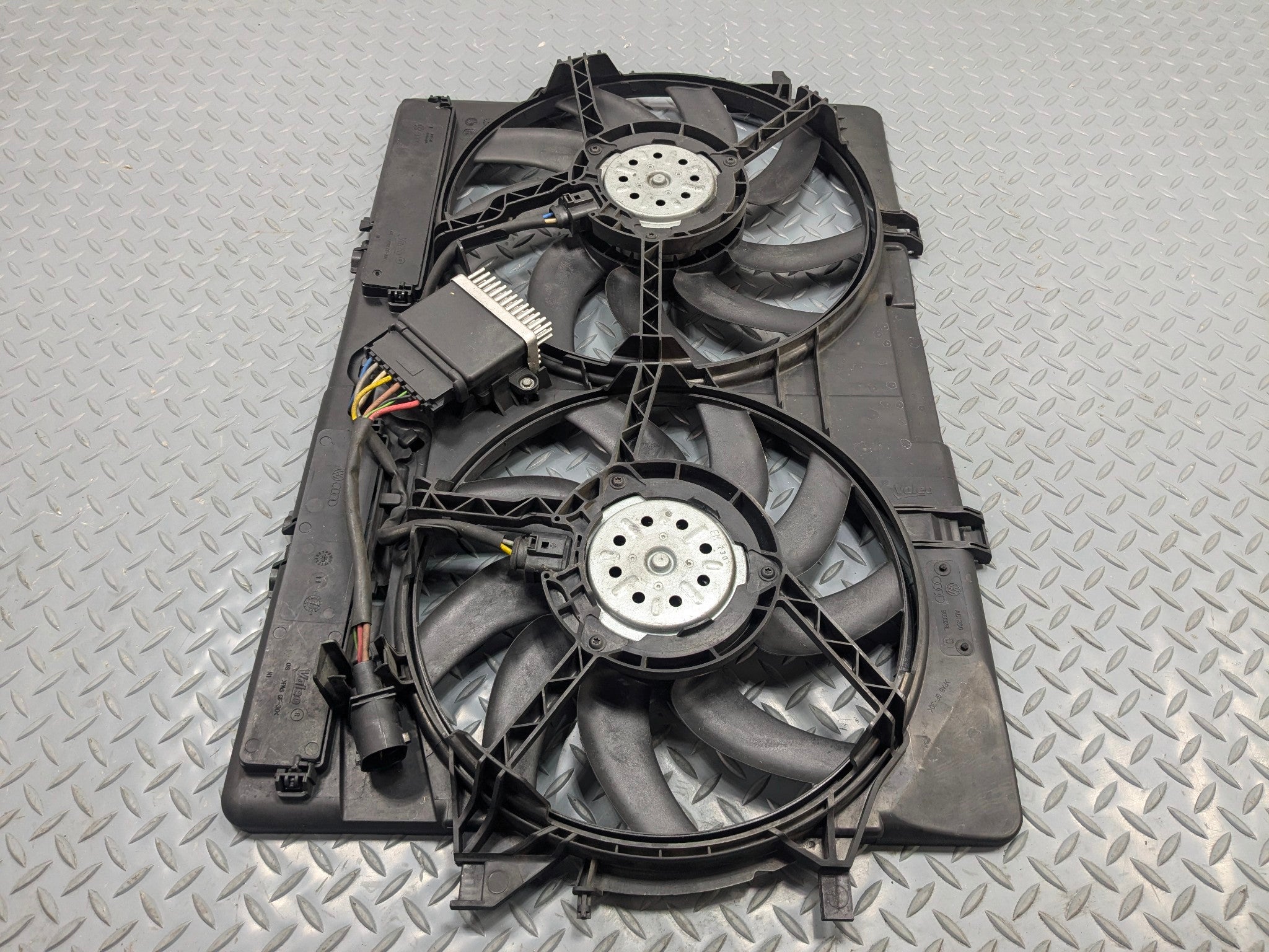 2008 - 2011 OEM AUDI A4 ENGINE RADIATOR ELECTRIC COOLING MOTOR FAN ASSEMBLY