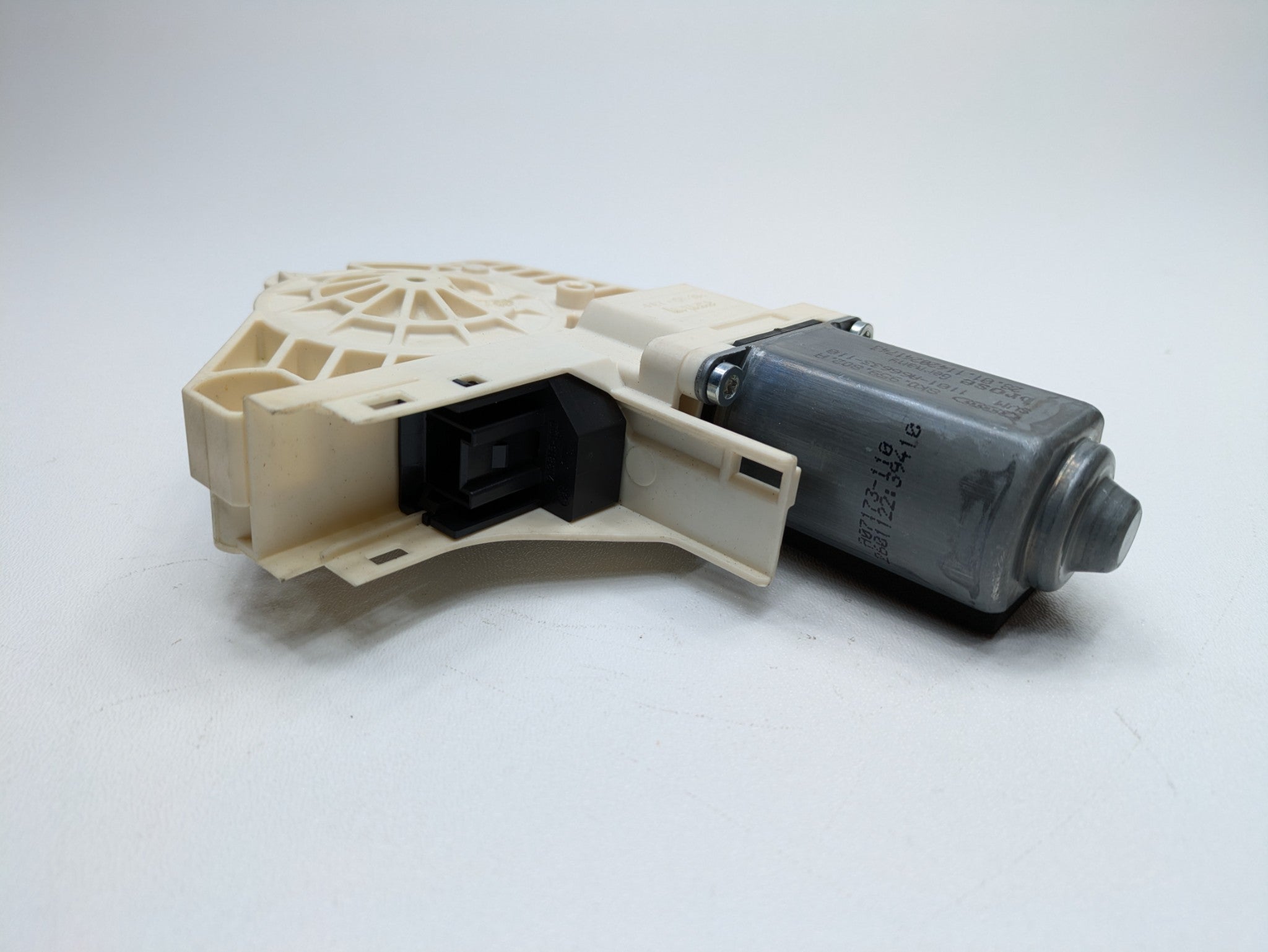 2008 - 2011 OEM AUDI A4 FRONT RIGHT PASSENGER SIDE DOOR POWER WINDOW MOTOR