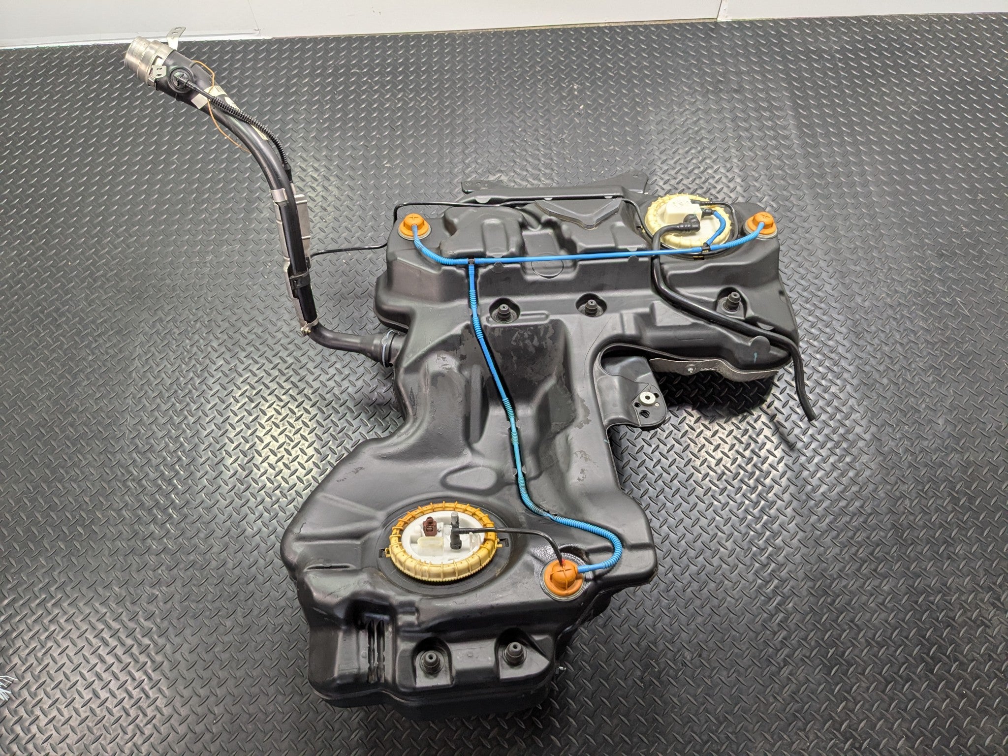 2008 - 2011 OEM AUDI A4 FUEL GAS TANK RESERVOIR ASSEMBLY