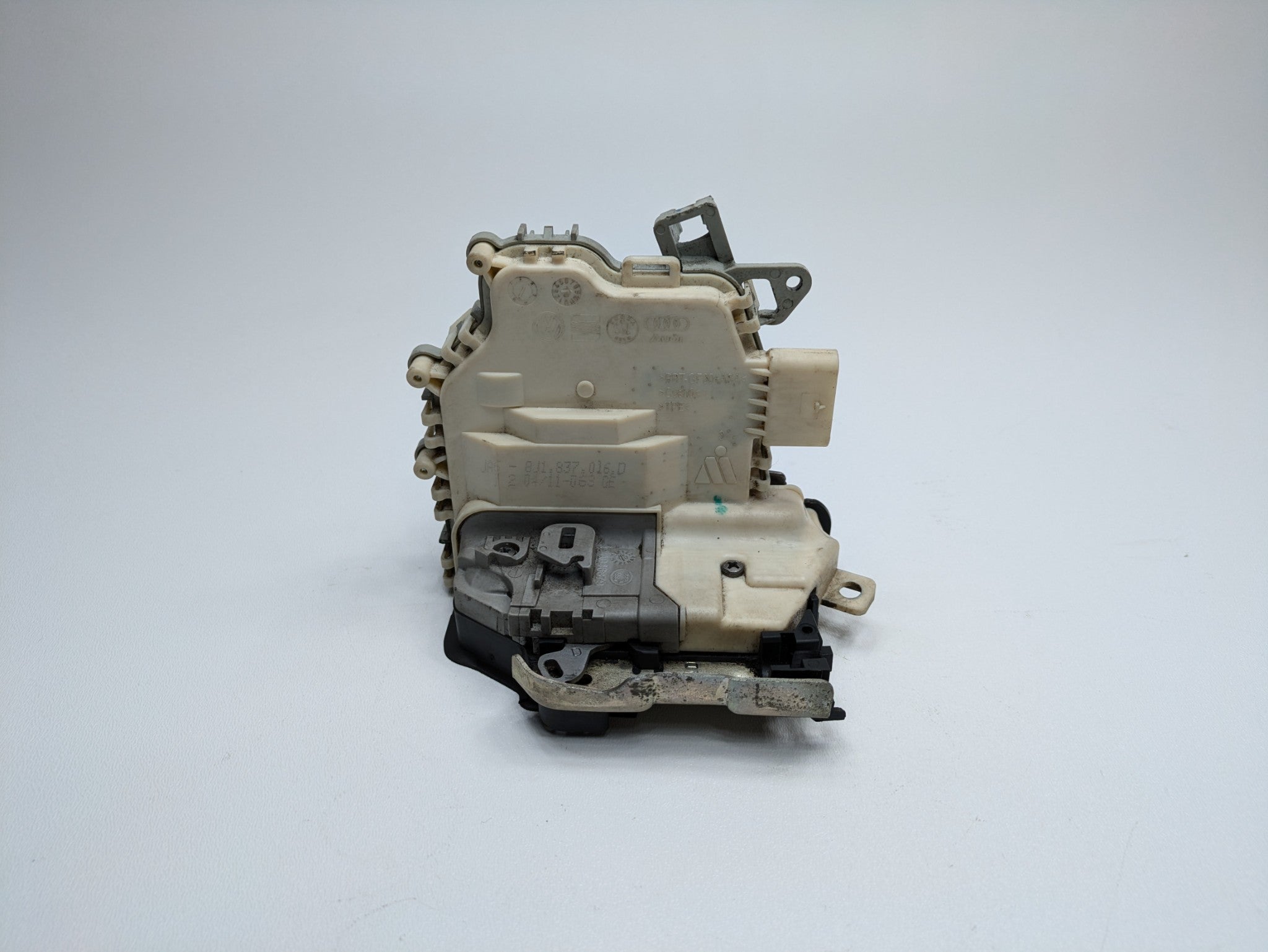 2008 - 2011 OEM AUDI A4 FRONT RIGHT PASSENGER SIDE DOOR LATCH LOCK