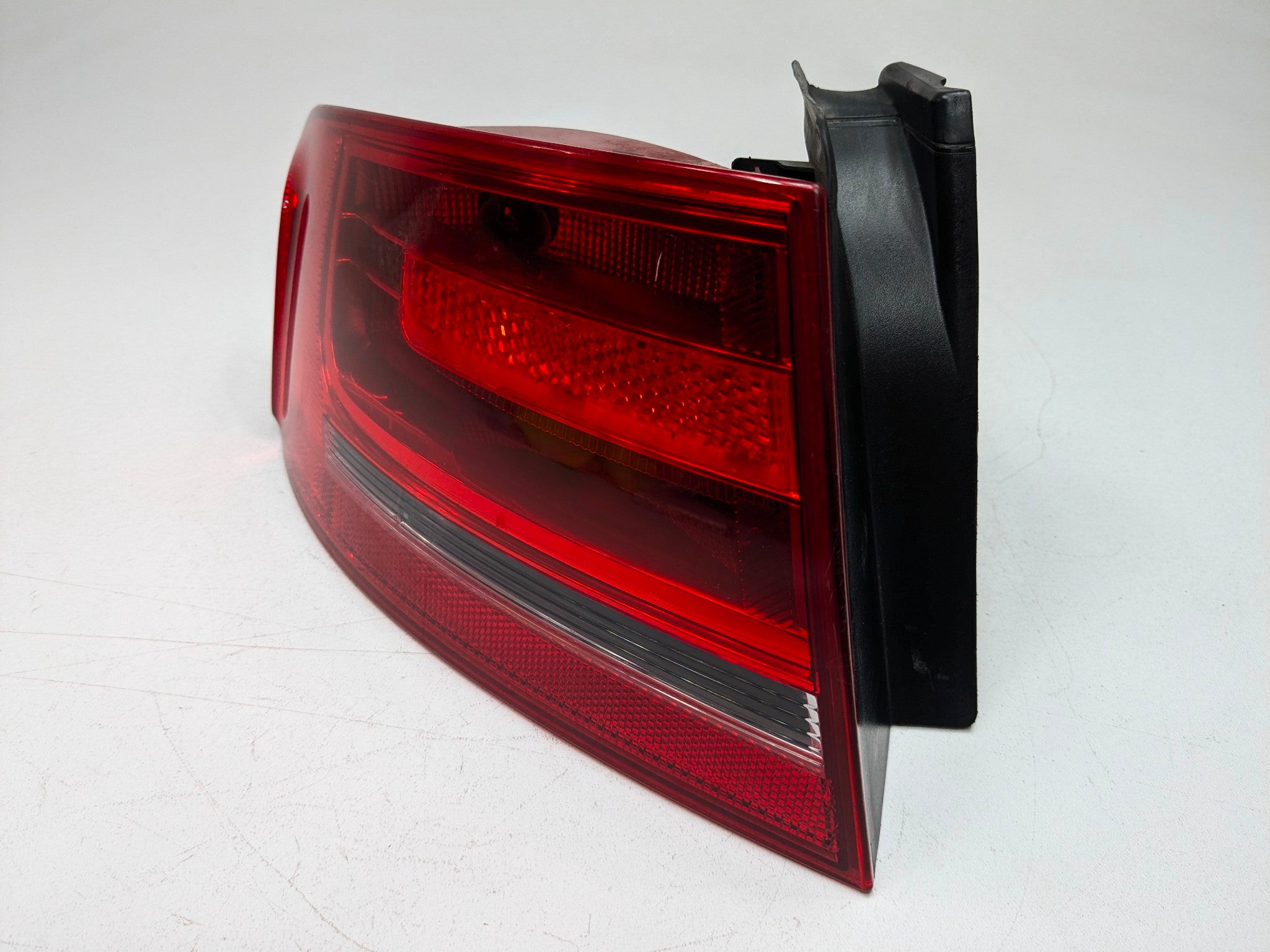 2008 - 2011 OEM AUDI A4 PASSENGER REAR LEFT SIDE OUTER TAIL LIGHT