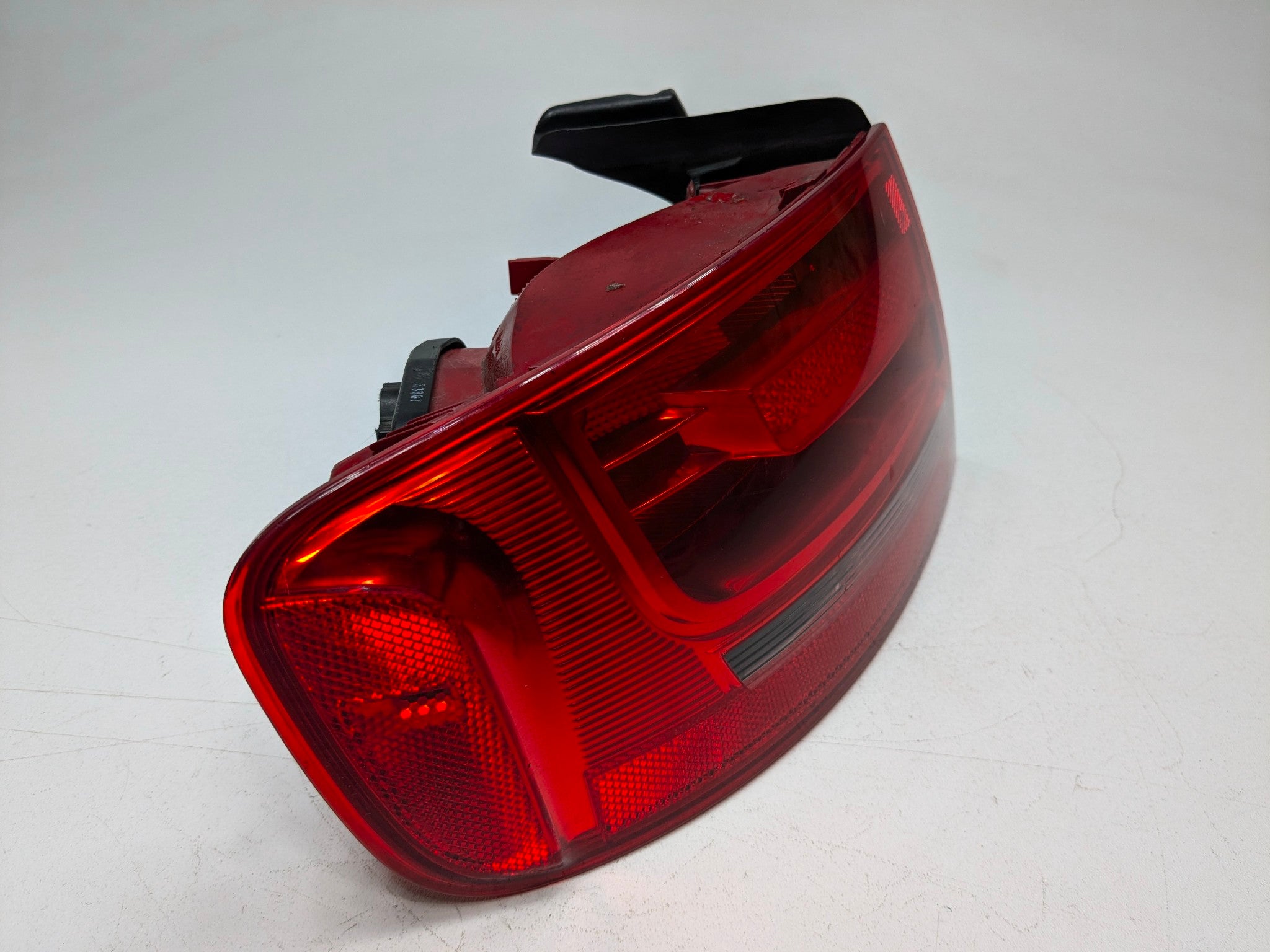 2008 - 2011 OEM AUDI A4 PASSENGER REAR LEFT SIDE OUTER TAIL LIGHT
