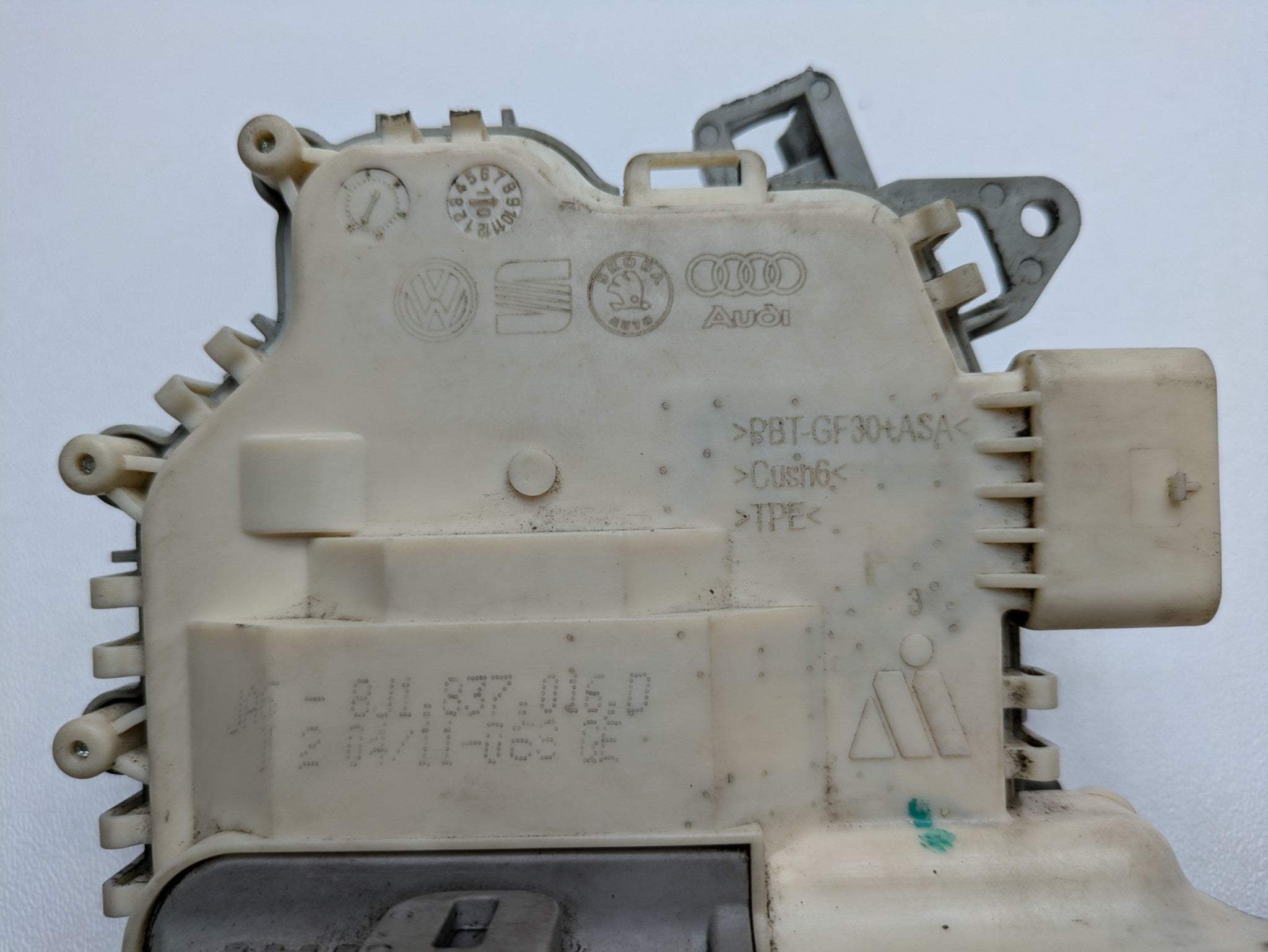 2008 - 2011 OEM AUDI A4 FRONT RIGHT PASSENGER SIDE DOOR LATCH LOCK