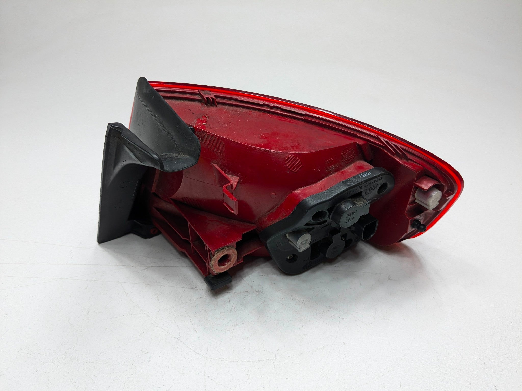 2008 - 2011 OEM AUDI A4 PASSENGER REAR LEFT SIDE OUTER TAIL LIGHT