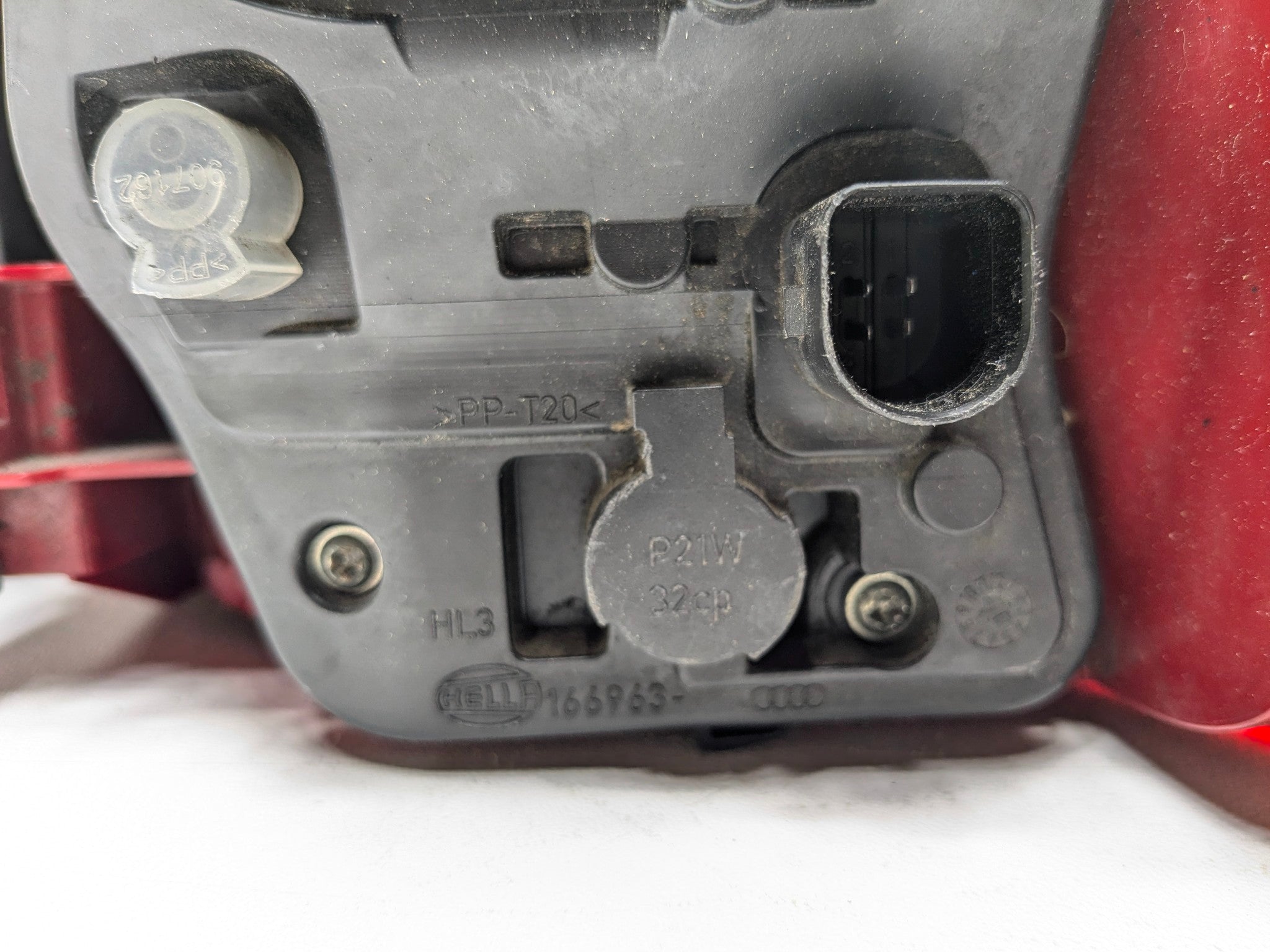 2008 - 2011 OEM AUDI A4 PASSENGER REAR LEFT SIDE OUTER TAIL LIGHT