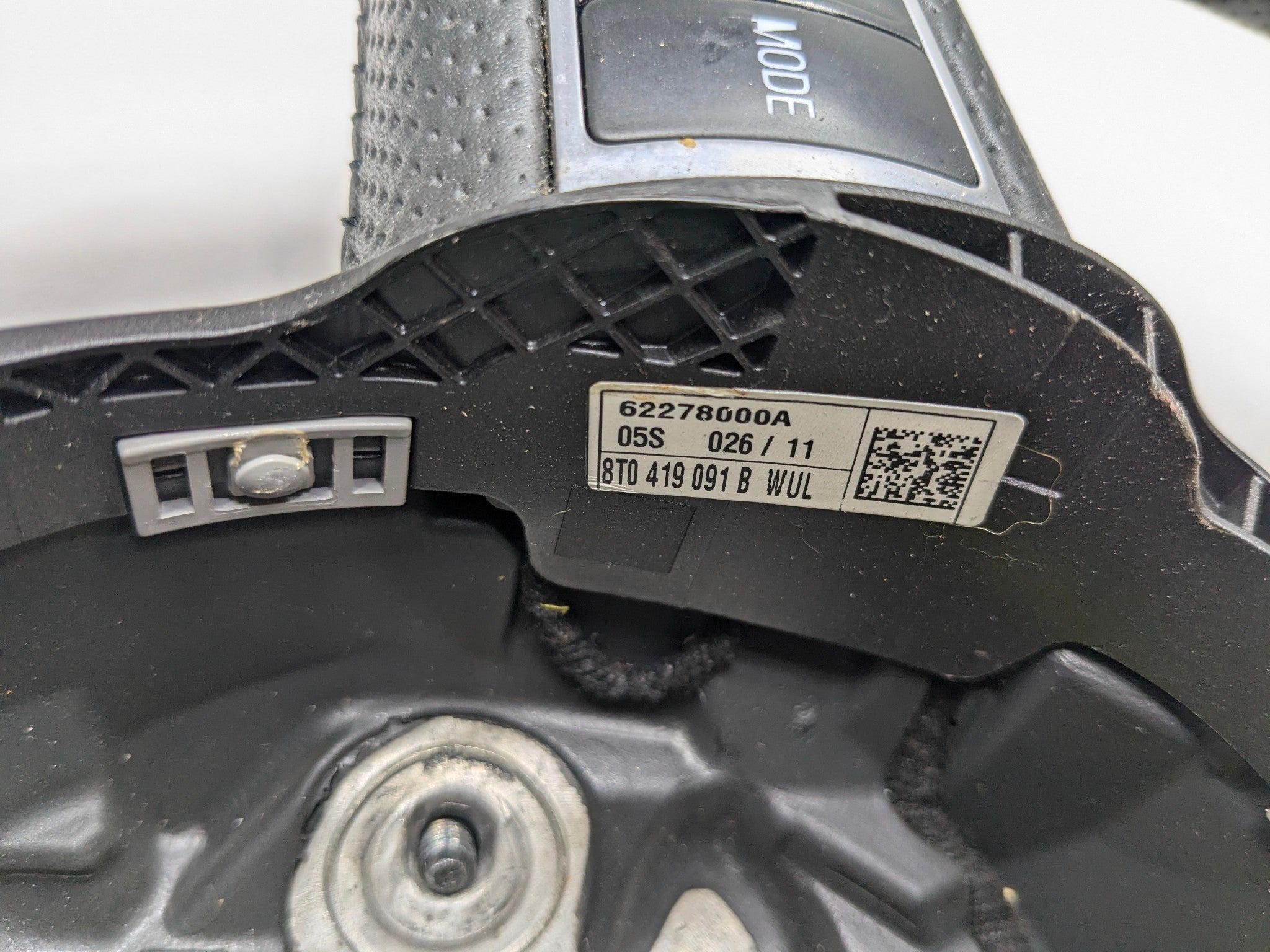 2008 - 2011 OEM AUDI A4 STEERING WHEEL WITH CONTROL SWITCH ASSEMBLY