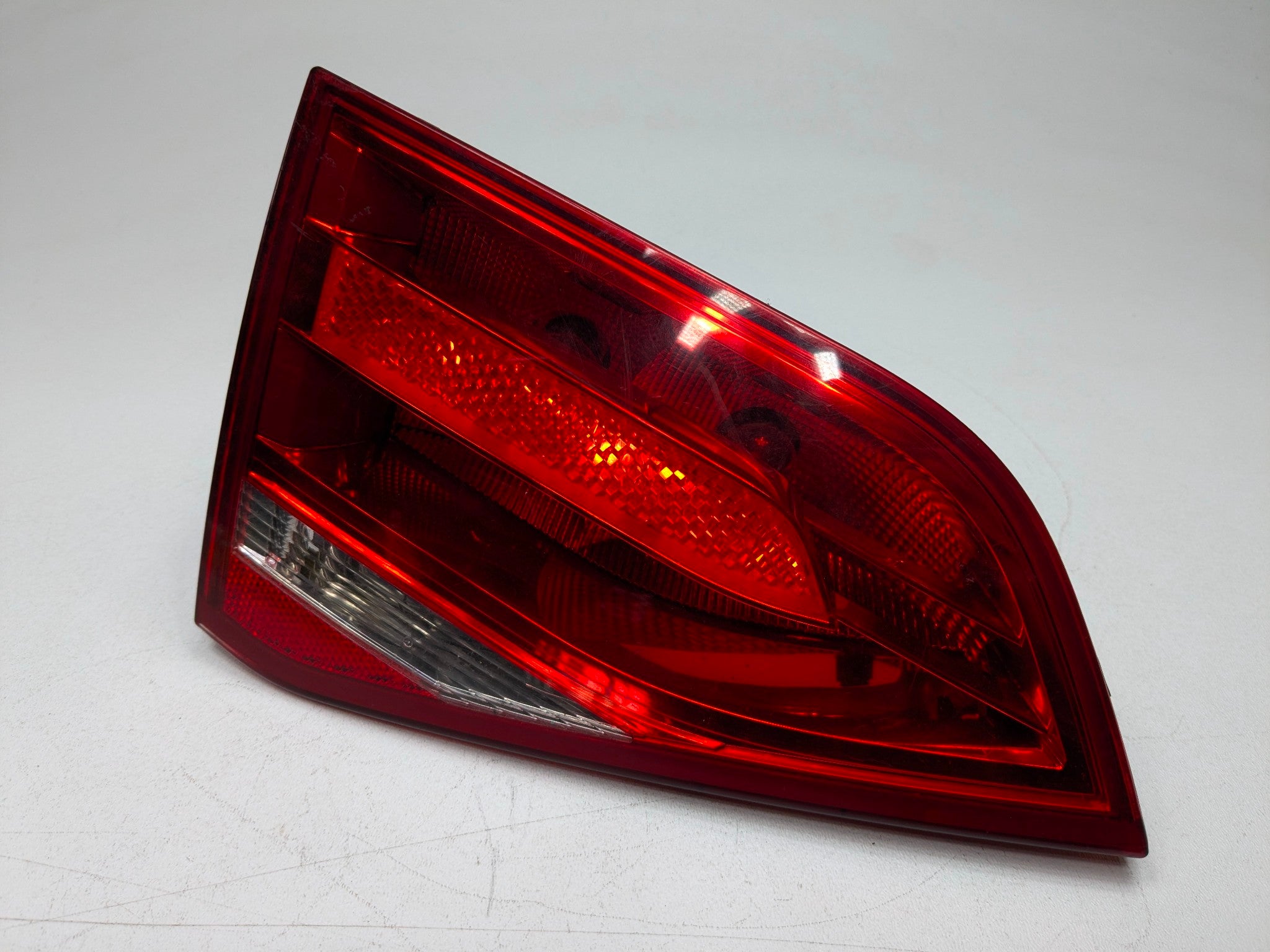2008 - 2011 OEM AUDI A4 REAR LEFT TAIL LIGHT BRAKE LAMP LID ASSEMBLY