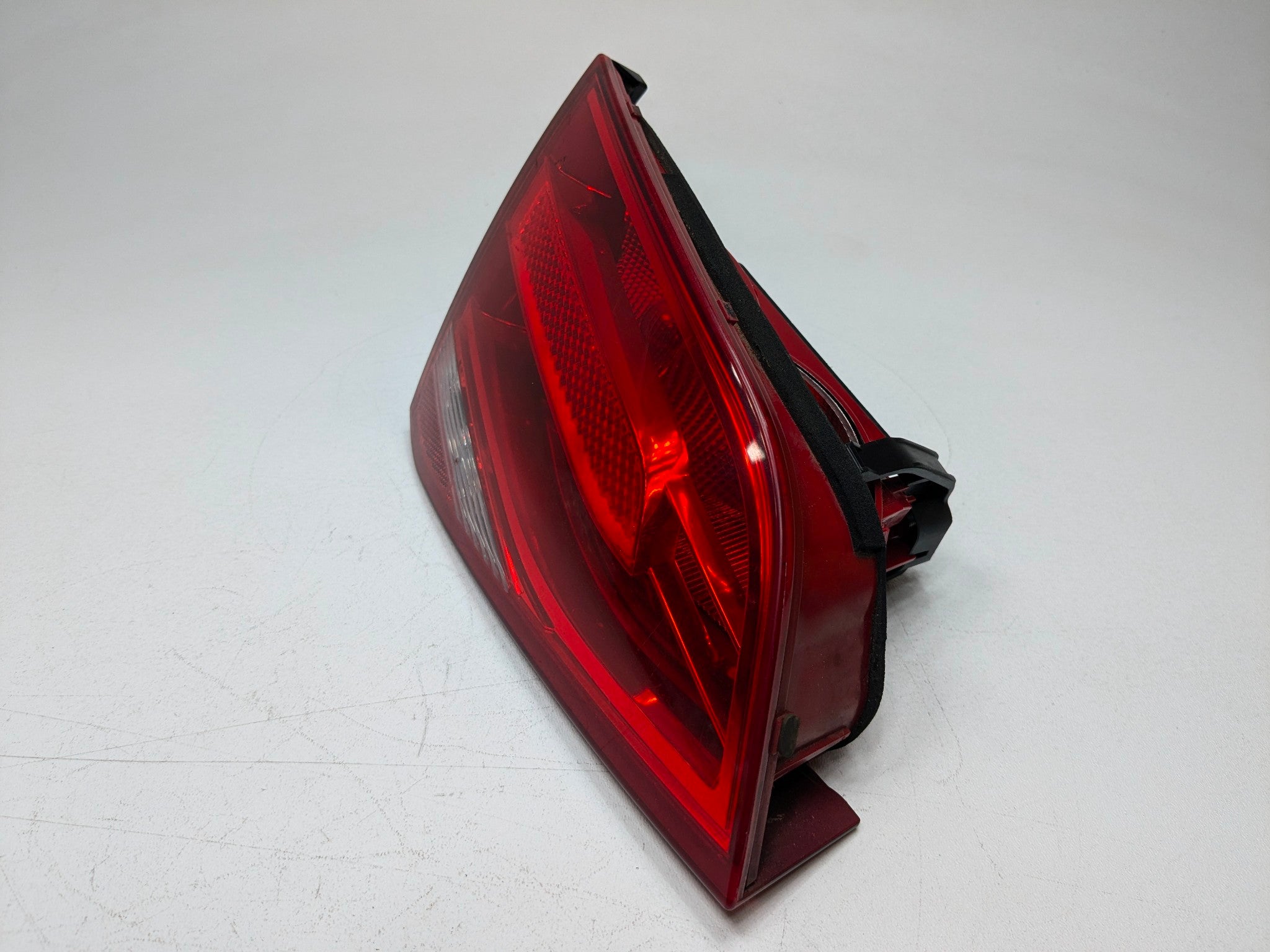 2008 - 2011 OEM AUDI A4 REAR LEFT TAIL LIGHT BRAKE LAMP LID ASSEMBLY